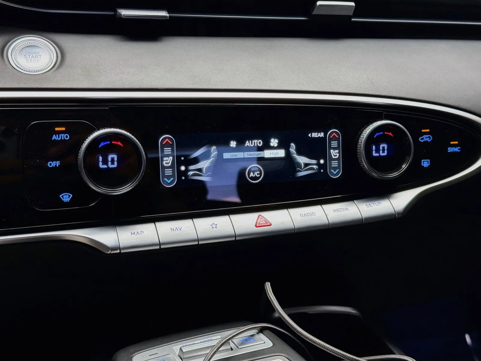 Genesis GV70 photo 10