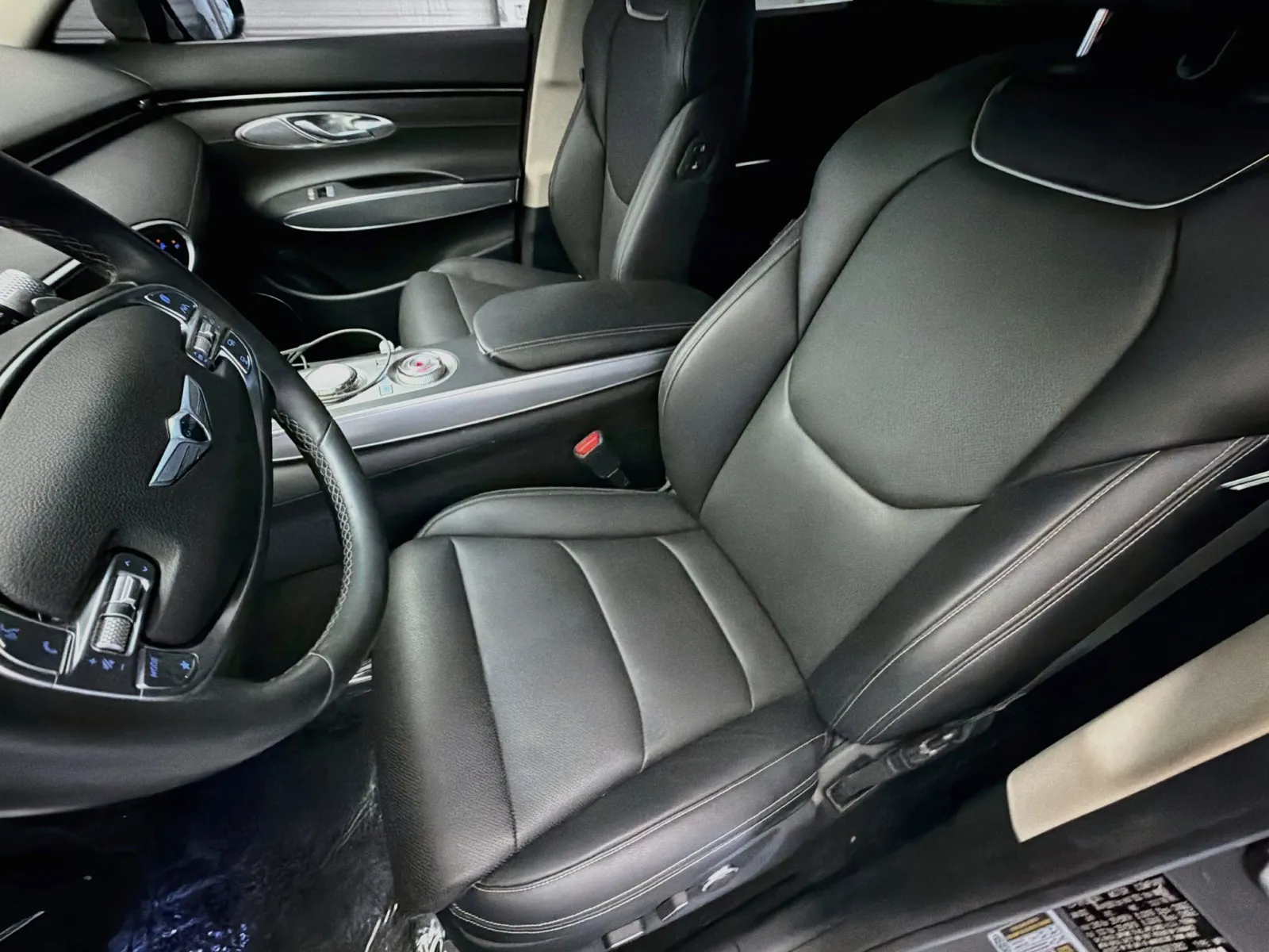 Genesis GV70 photo 11