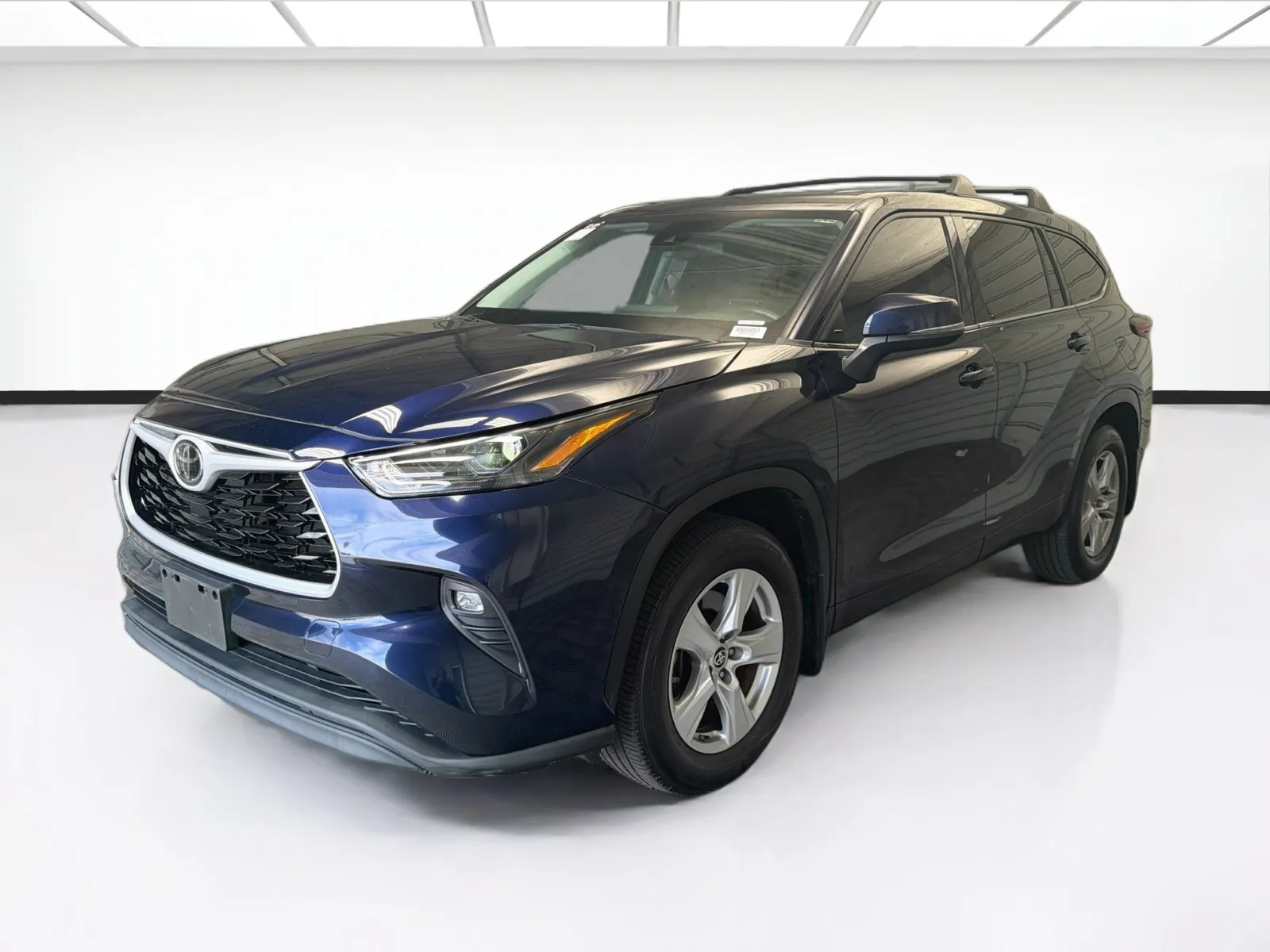 Blue 2022 Toyota Highlander LE for sale in Montclair, CA