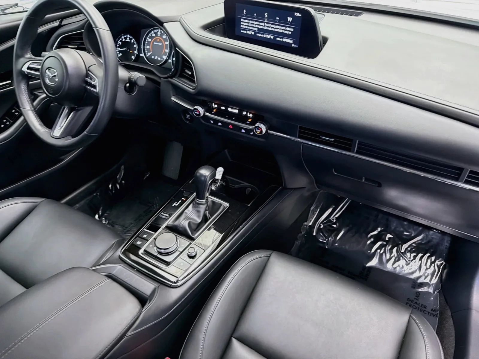 Mazda CX-30 photo 12