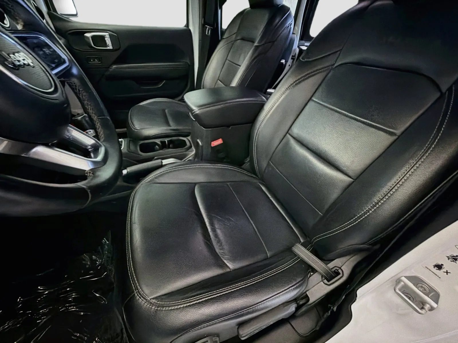 Jeep Wrangler photo 11