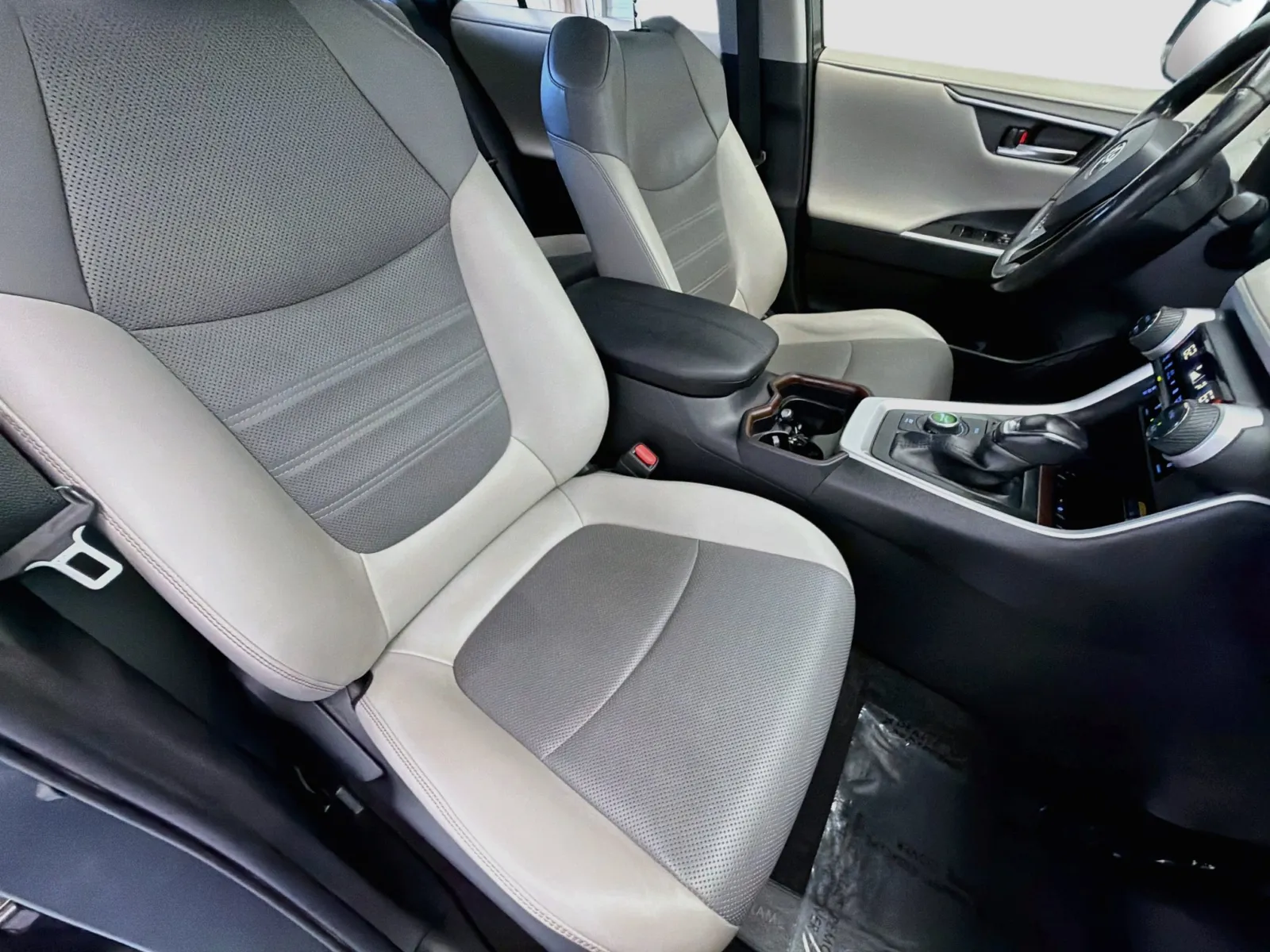 Toyota RAV4 photo 15