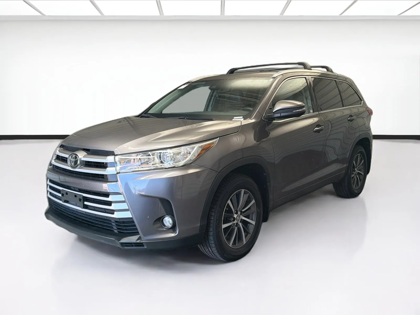 Gray 2018 Toyota Highlander XLE for sale in Montclair, CA