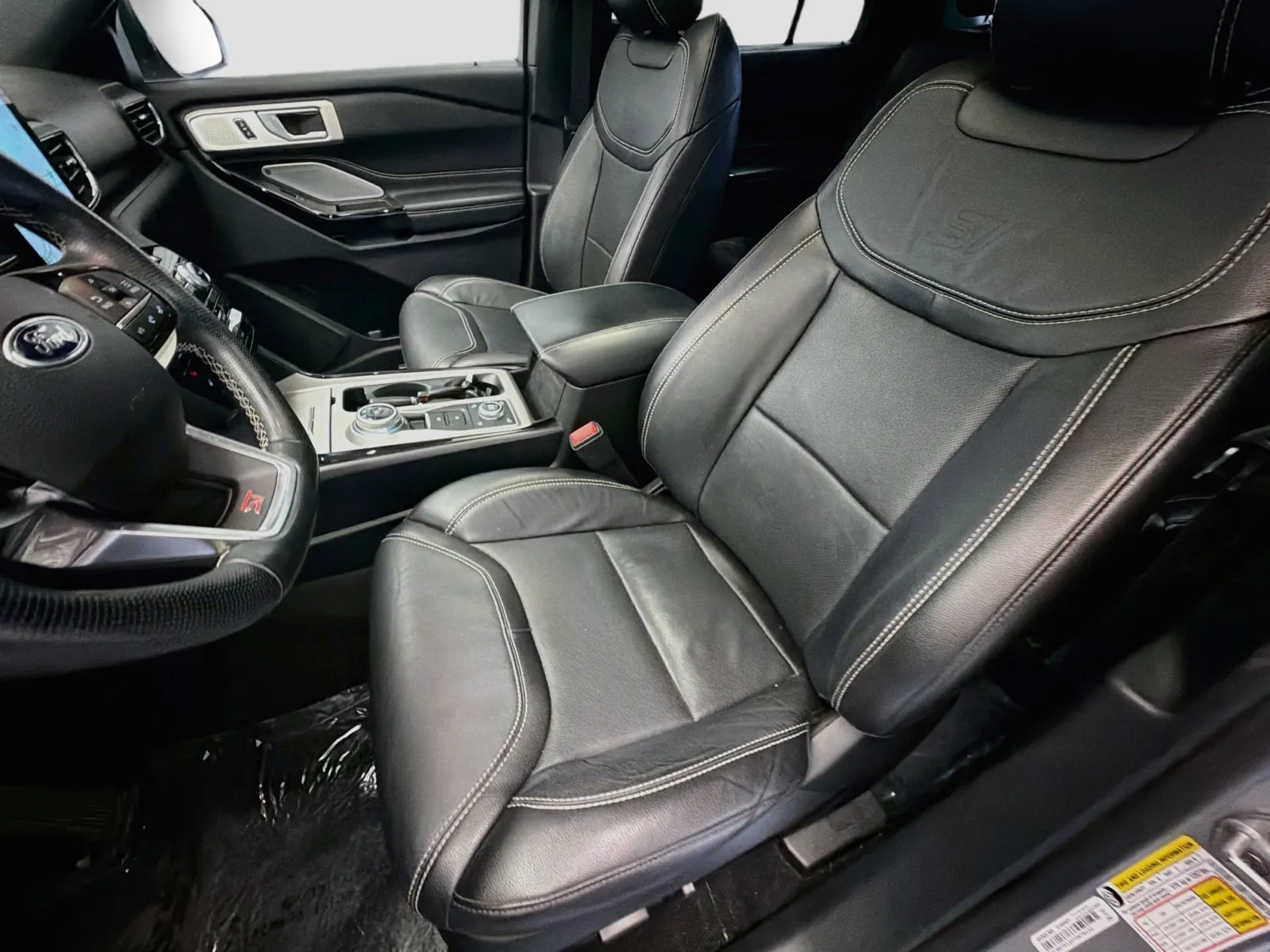 Ford Explorer photo 11