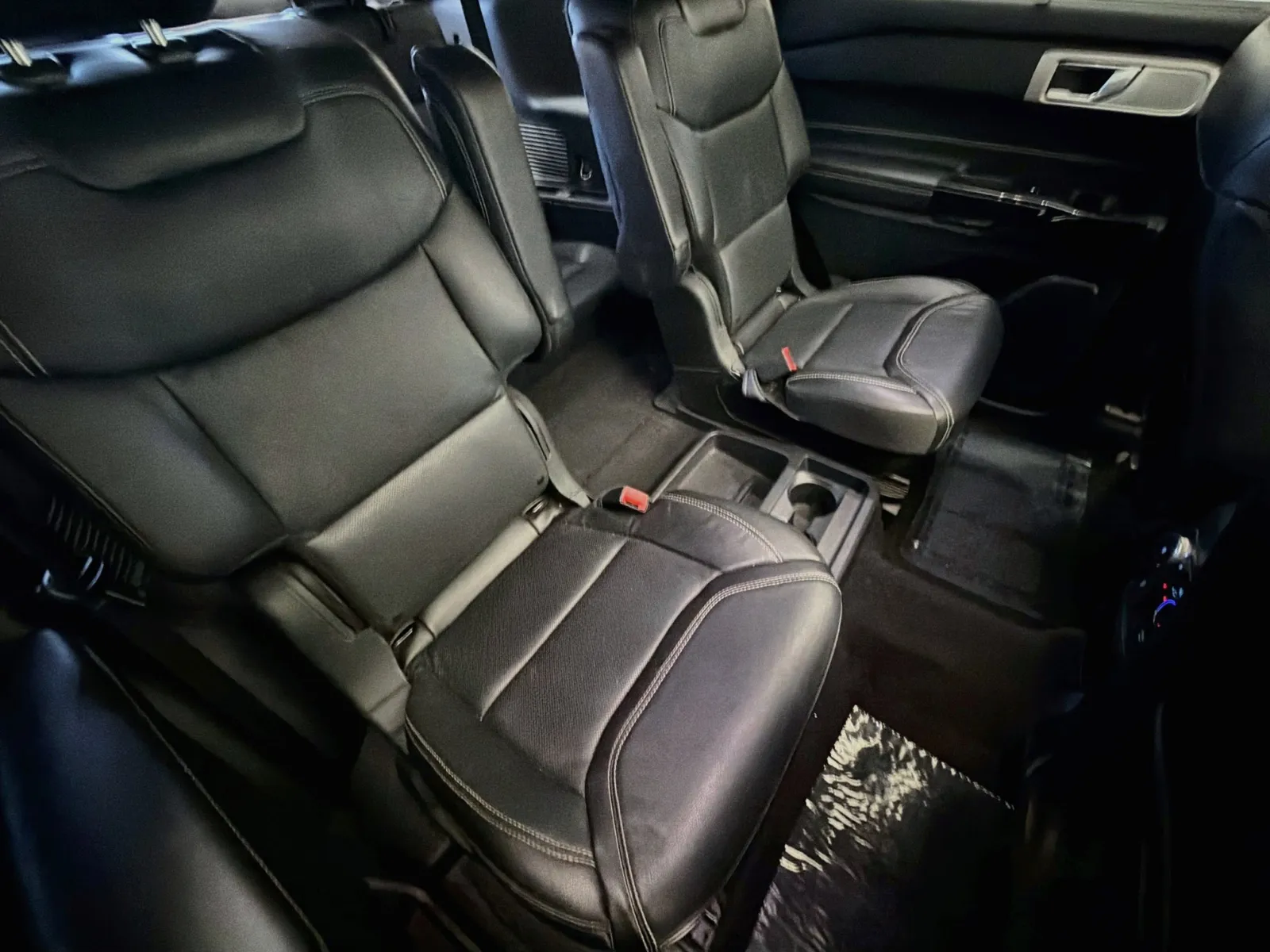 Ford Explorer photo 14