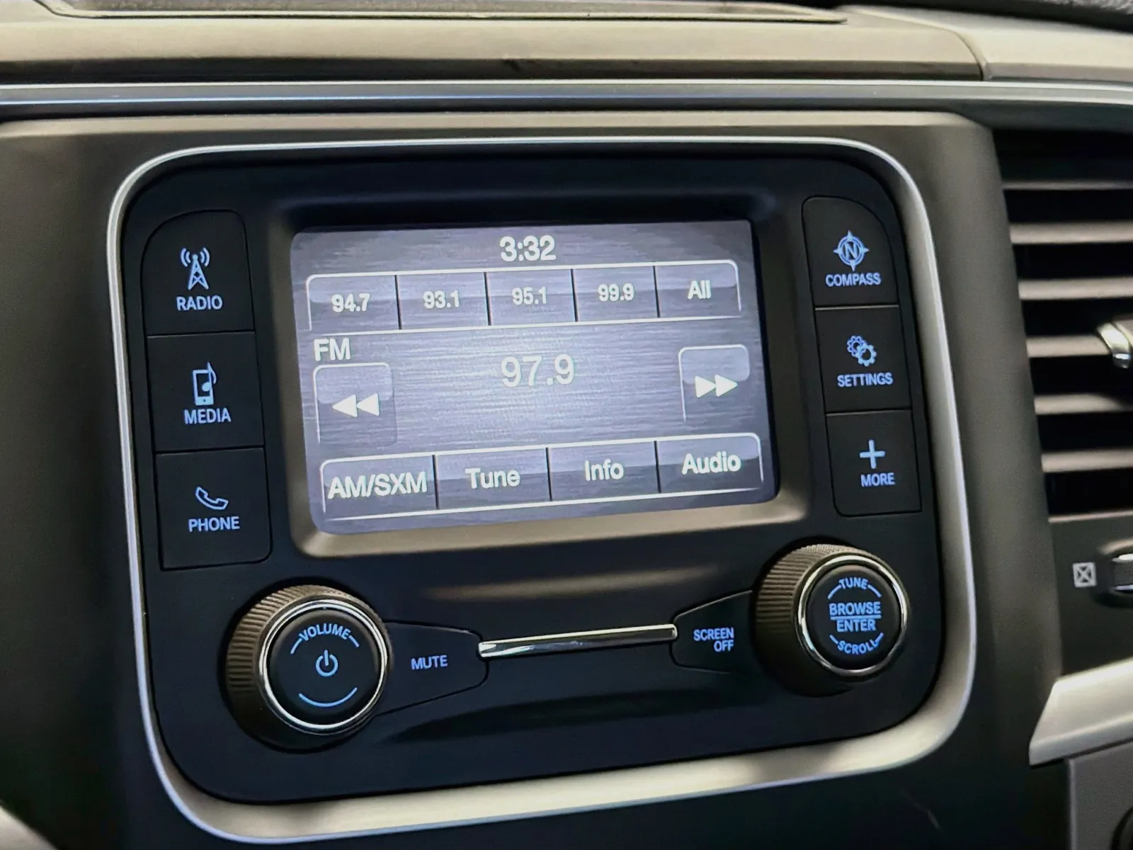 Ram 1500 photo 9