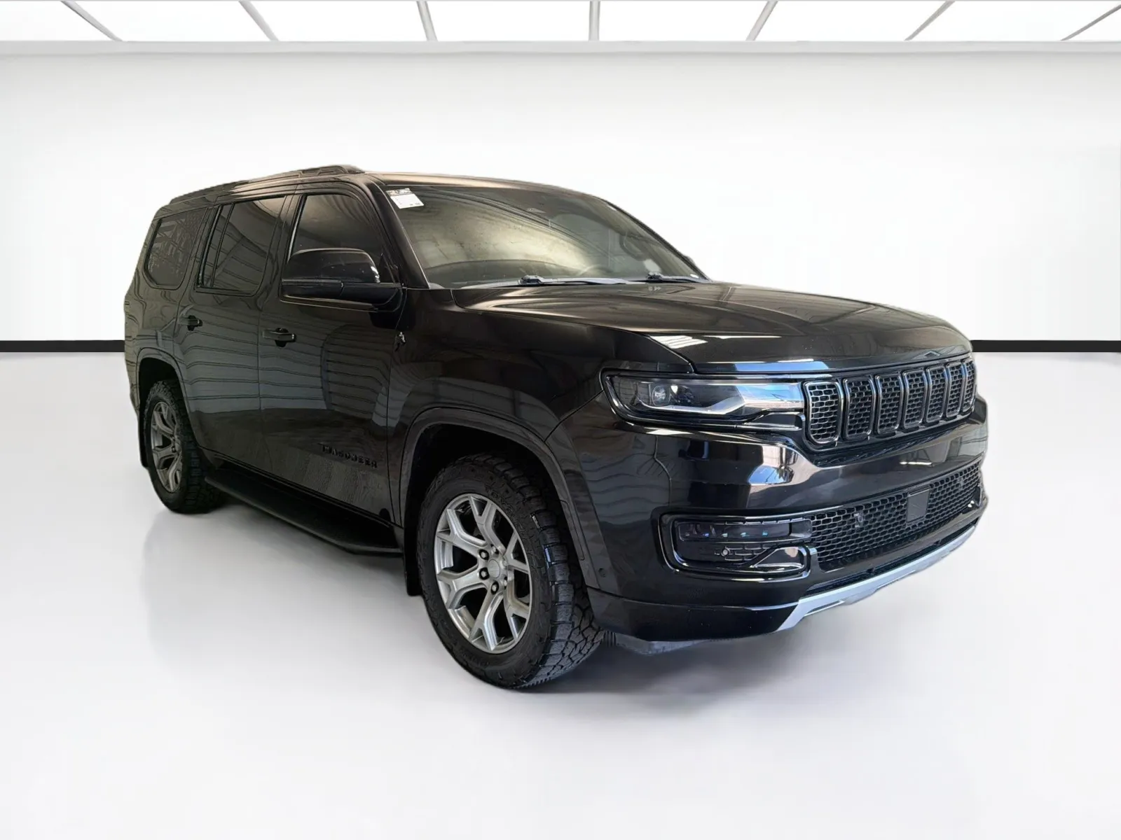 Jeep Wagoneer photo 3