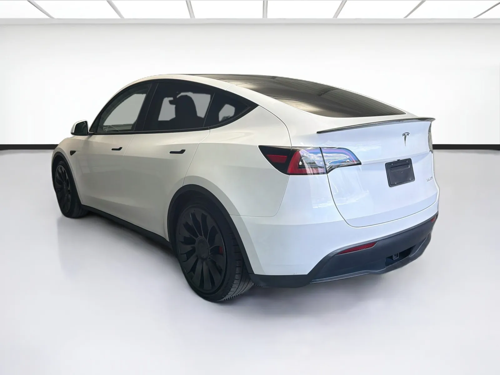 Tesla Model Y photo 6