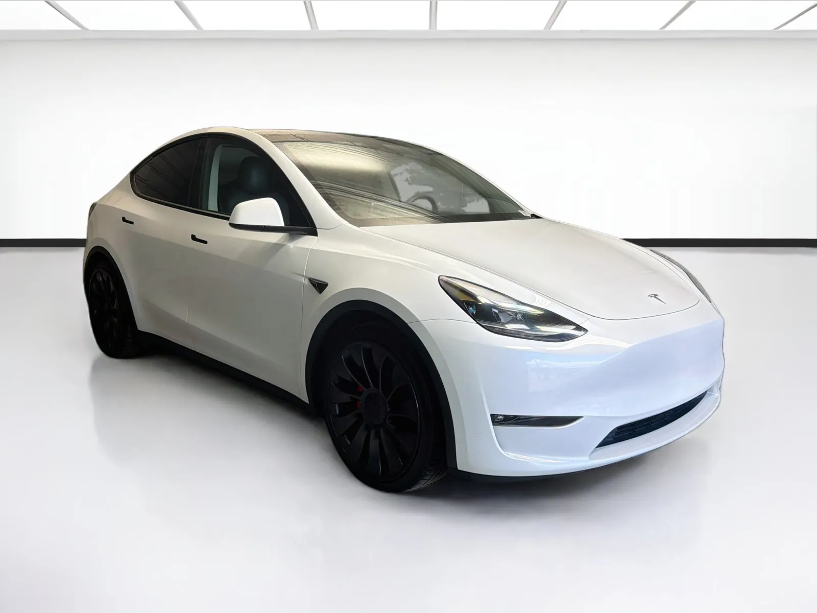 Tesla Model Y photo 3