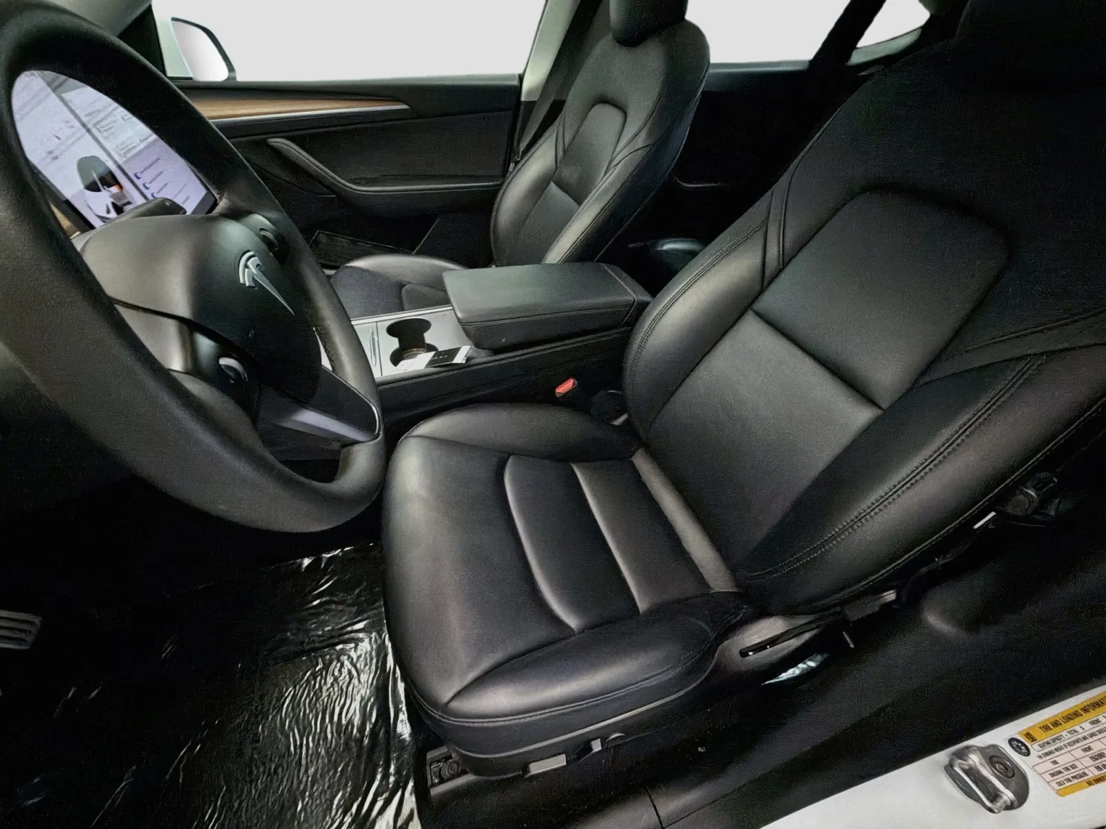 Tesla Model Y photo 11