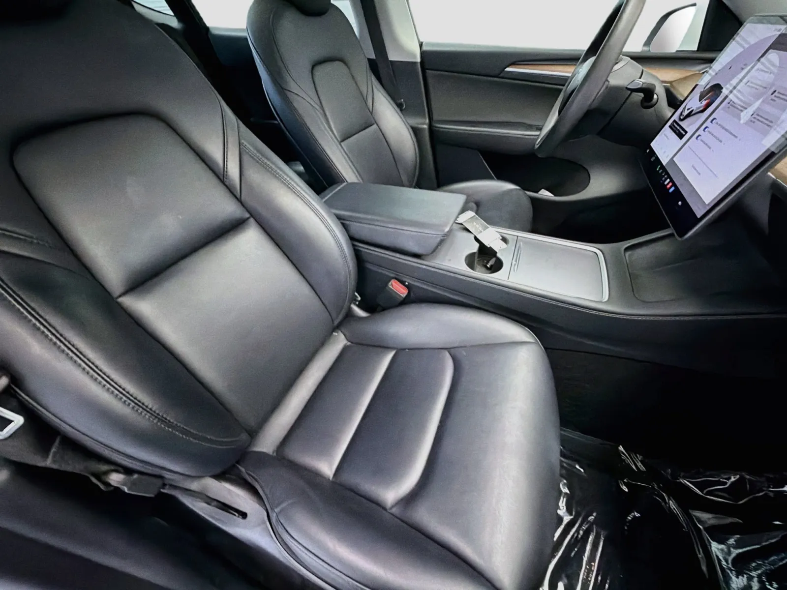 Tesla Model Y photo 15