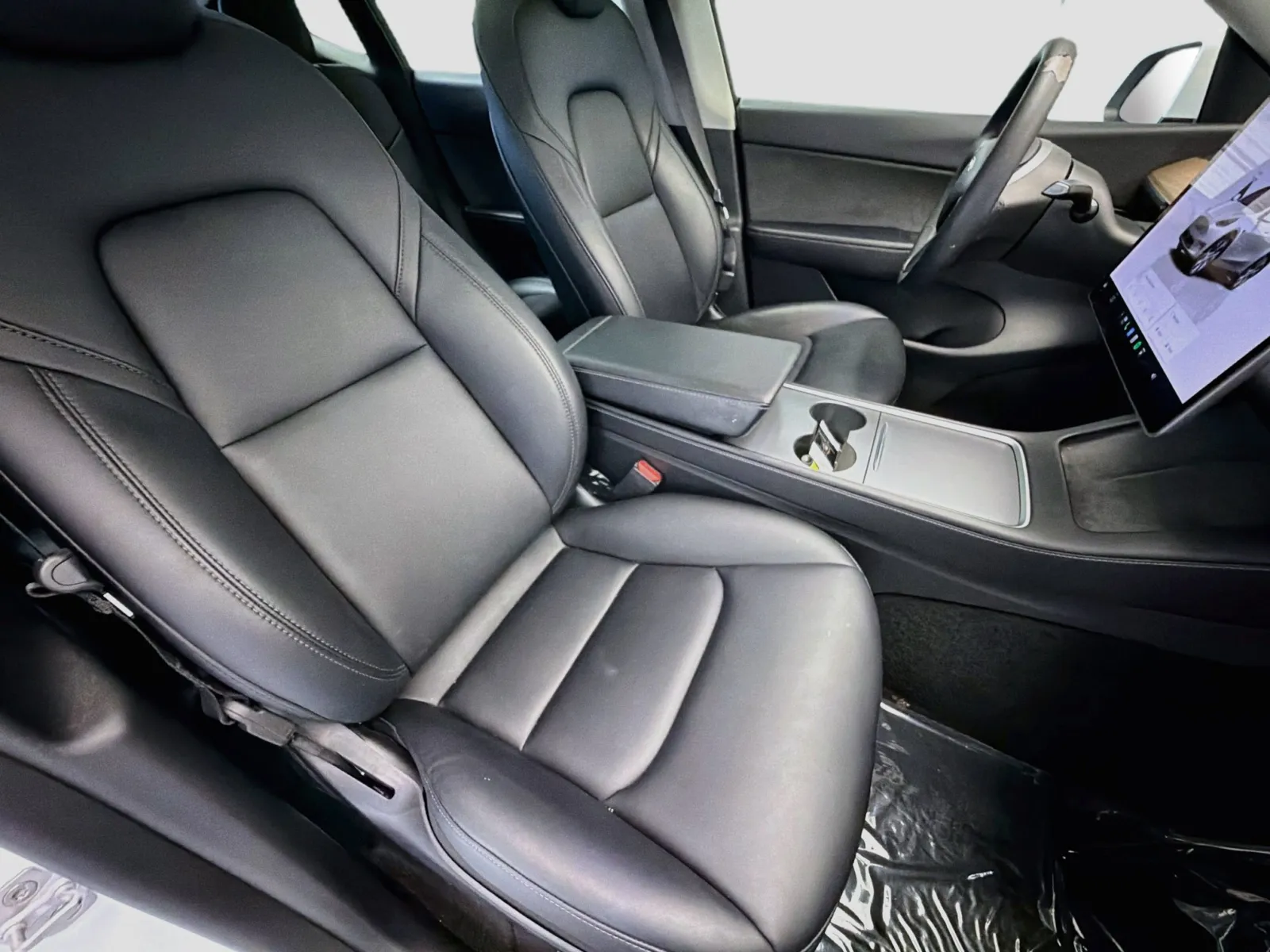 Tesla Model Y photo 15