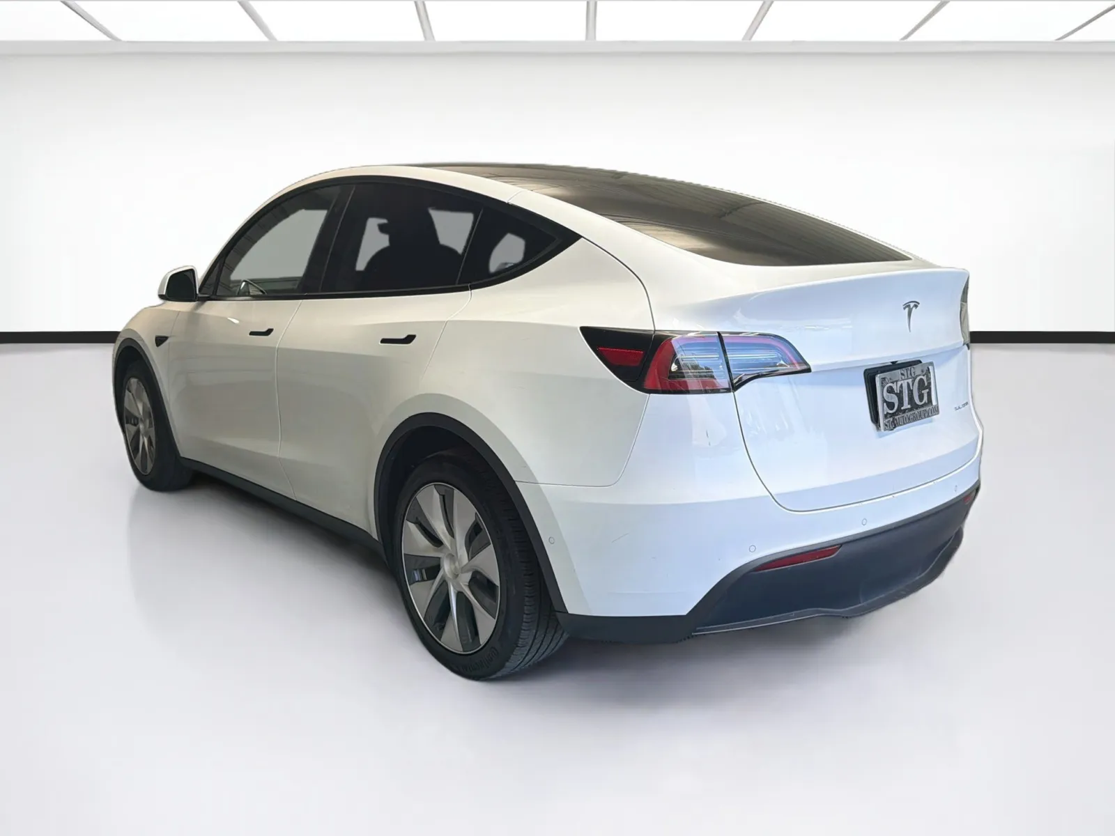 Tesla Model Y photo 6