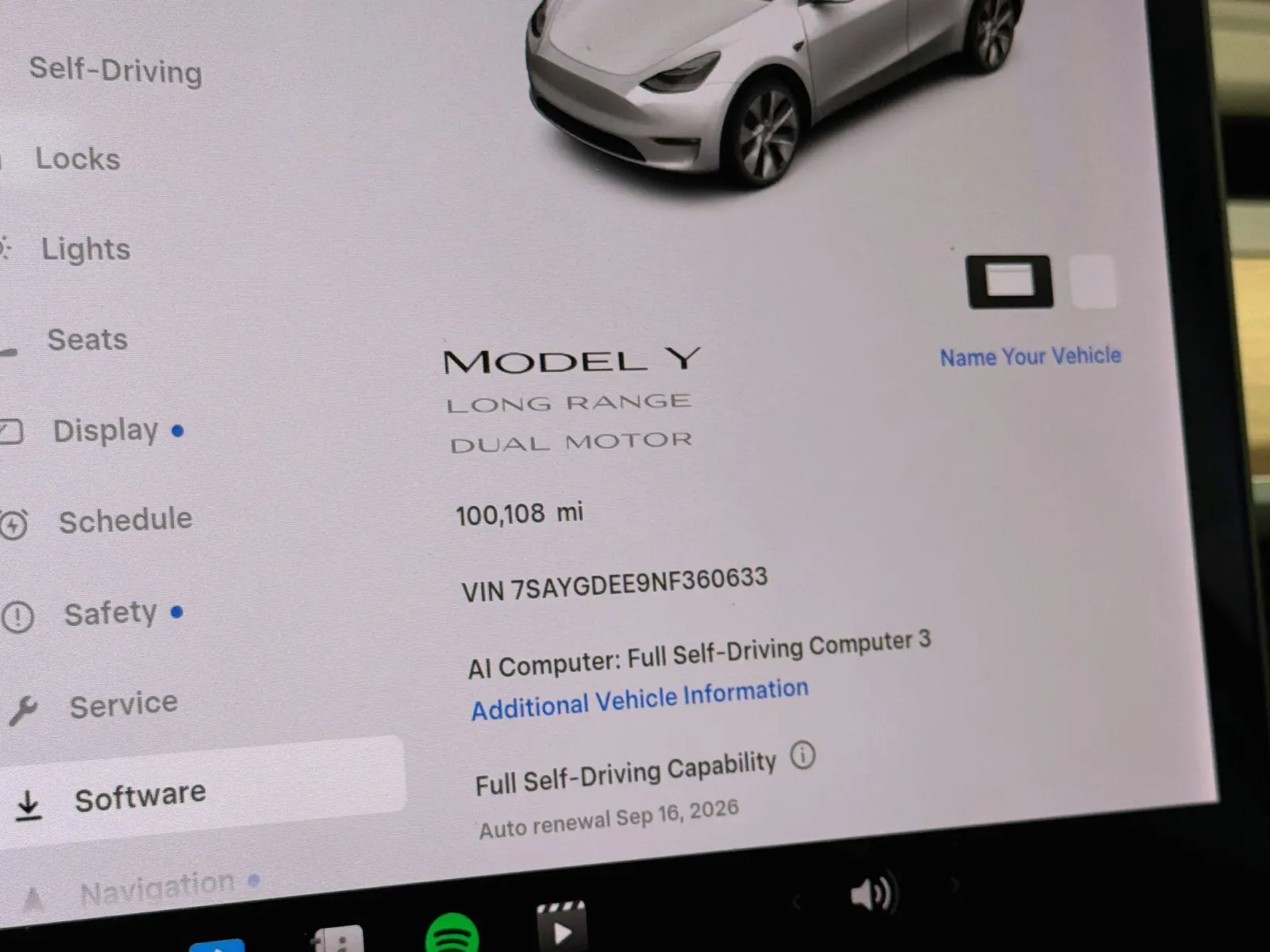 Tesla Model Y photo 8