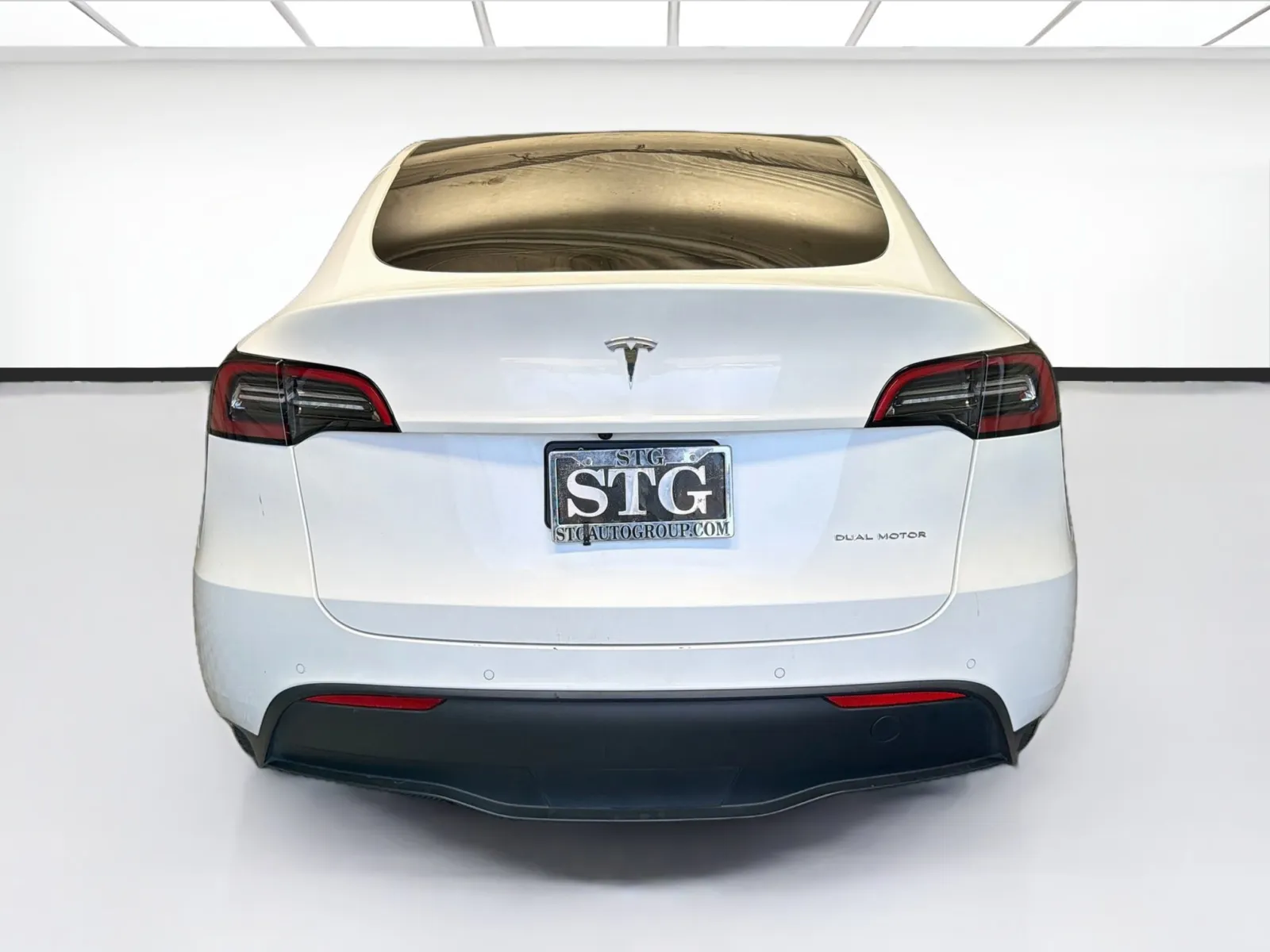 Tesla Model Y photo 5