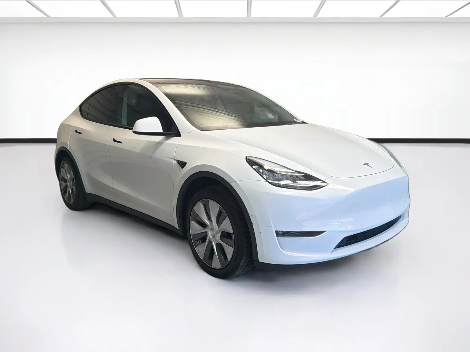 Tesla Model Y photo 3