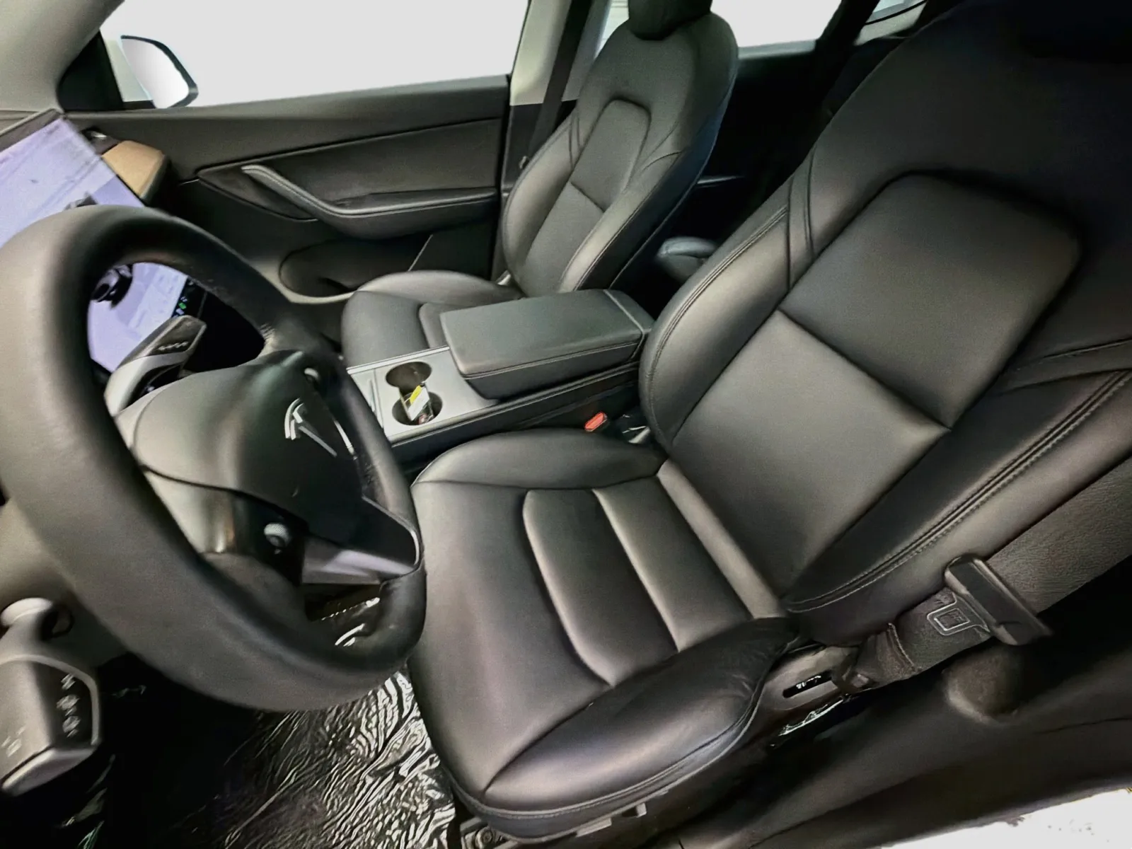 Tesla Model Y photo 11