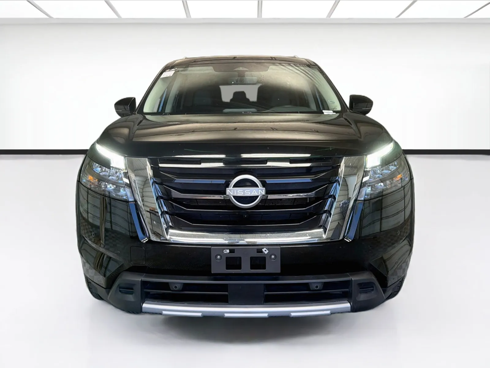 Nissan Pathfinder photo 2