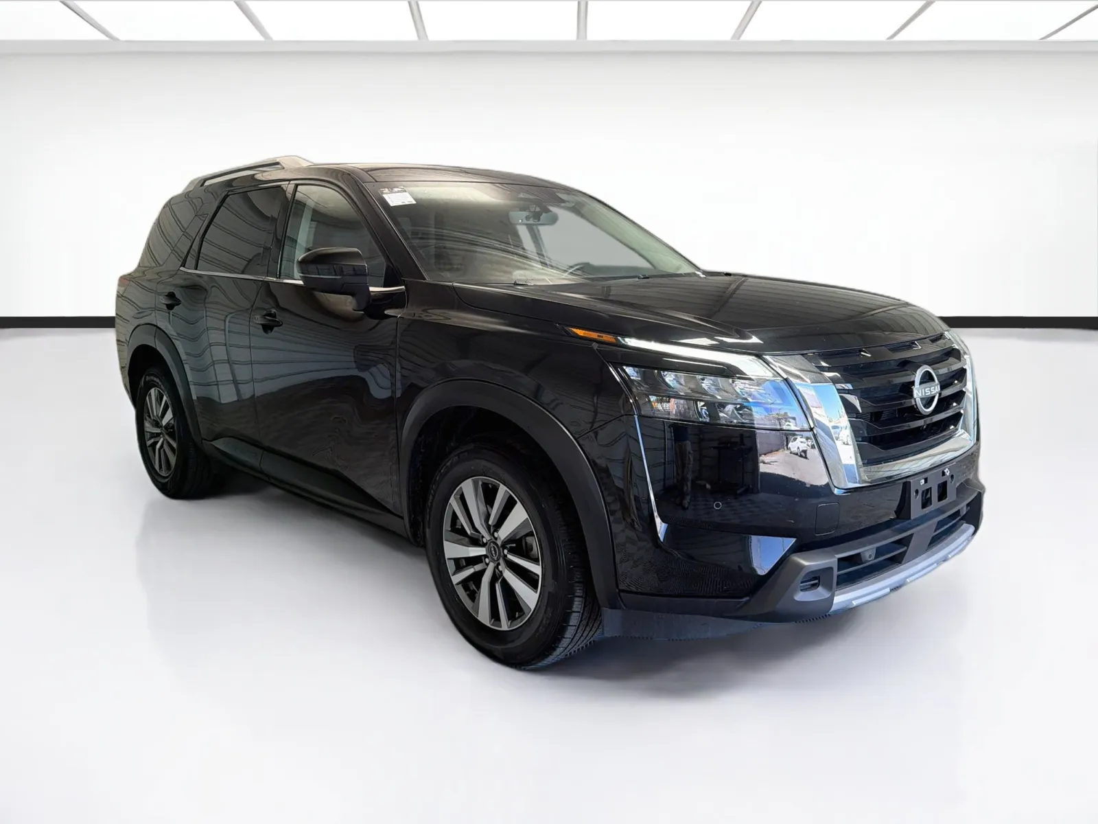 Nissan Pathfinder photo 3