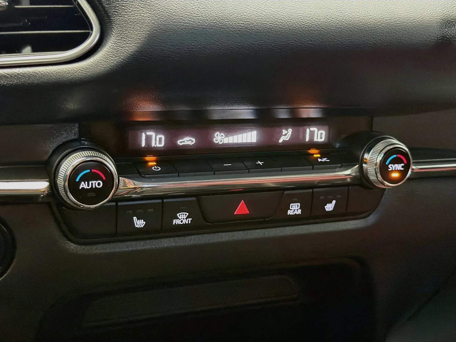 Mazda CX-30 photo 10