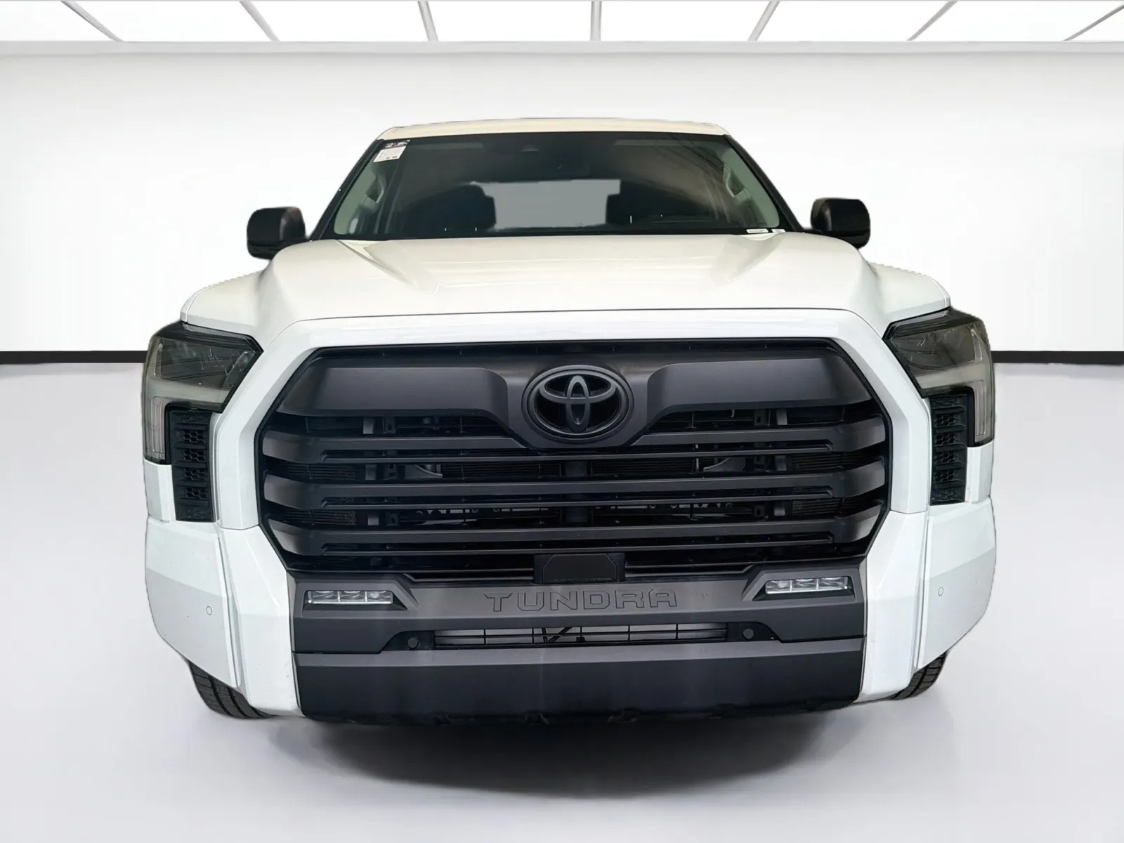 Toyota Tundra photo 2