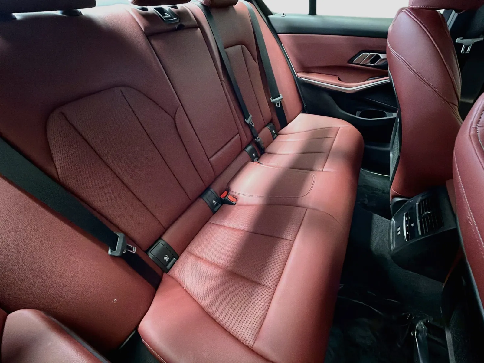 BMW 3 Series photo 14