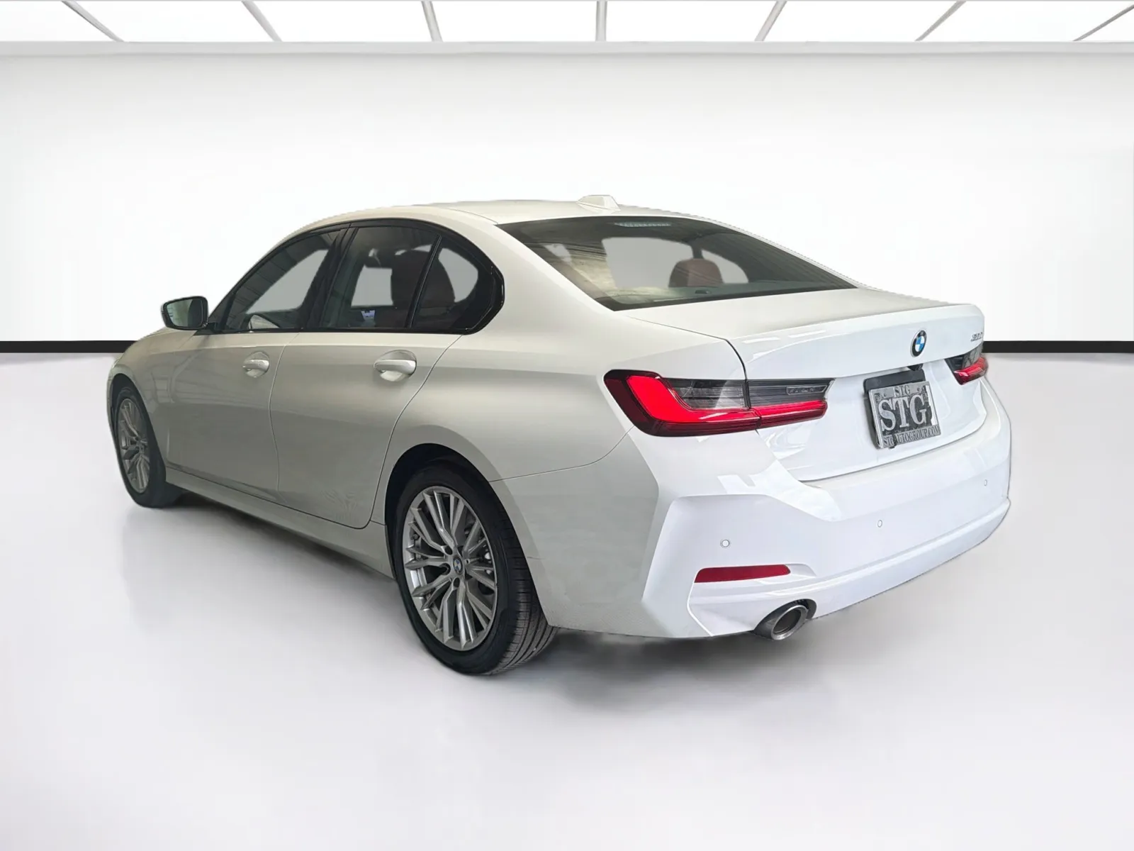 BMW 3 Series photo 6