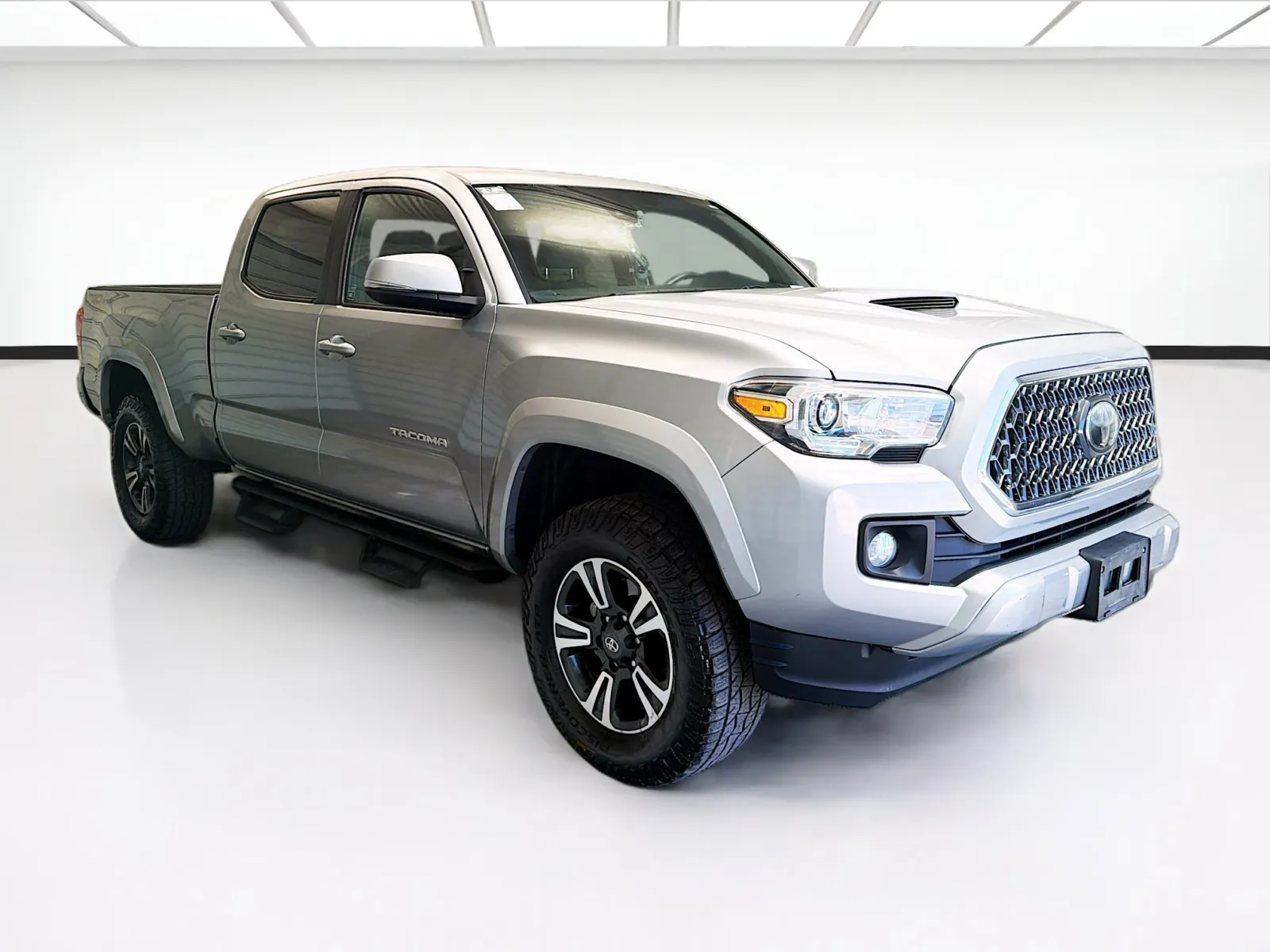 Toyota Tacoma photo 3
