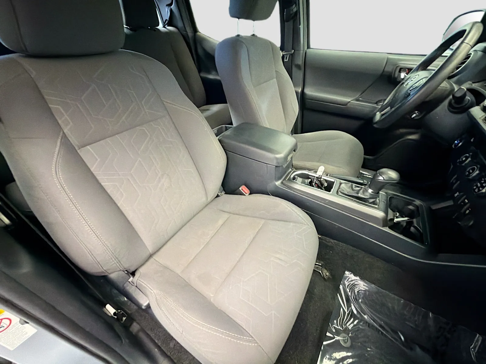 Toyota Tacoma photo 14