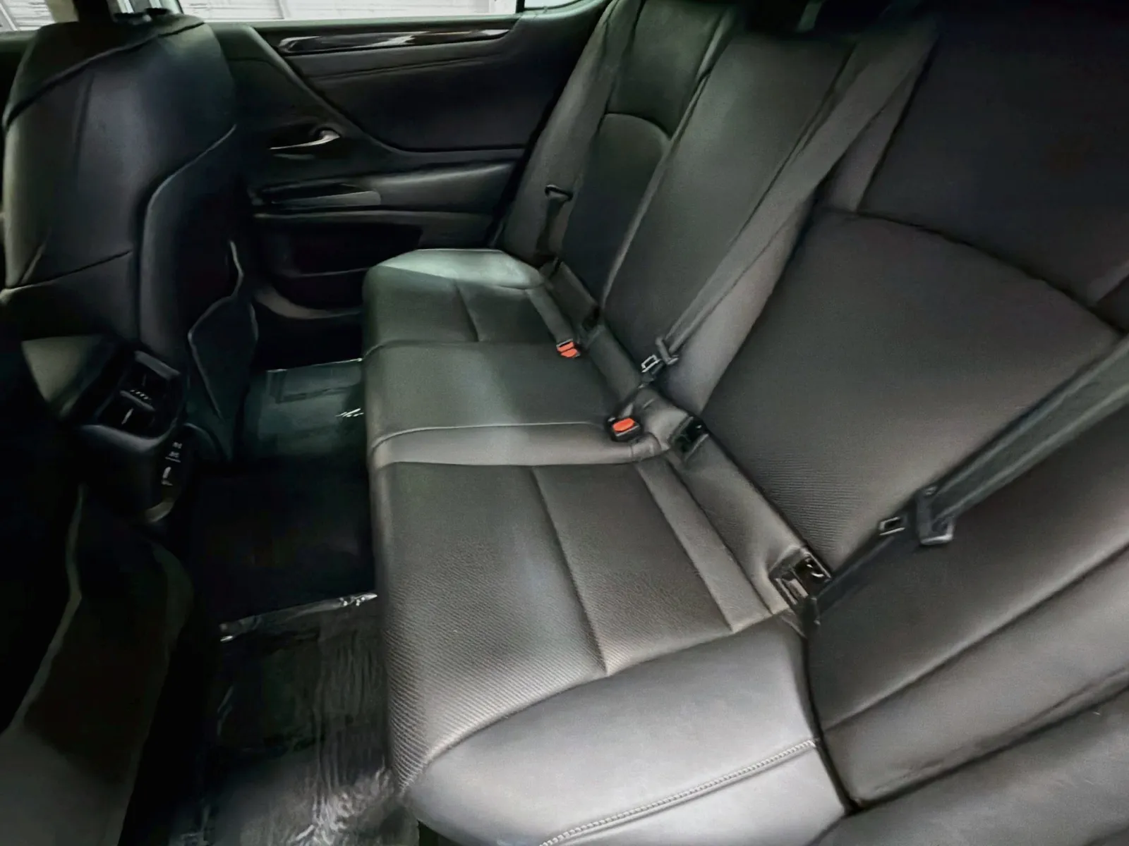 Lexus ES photo 13