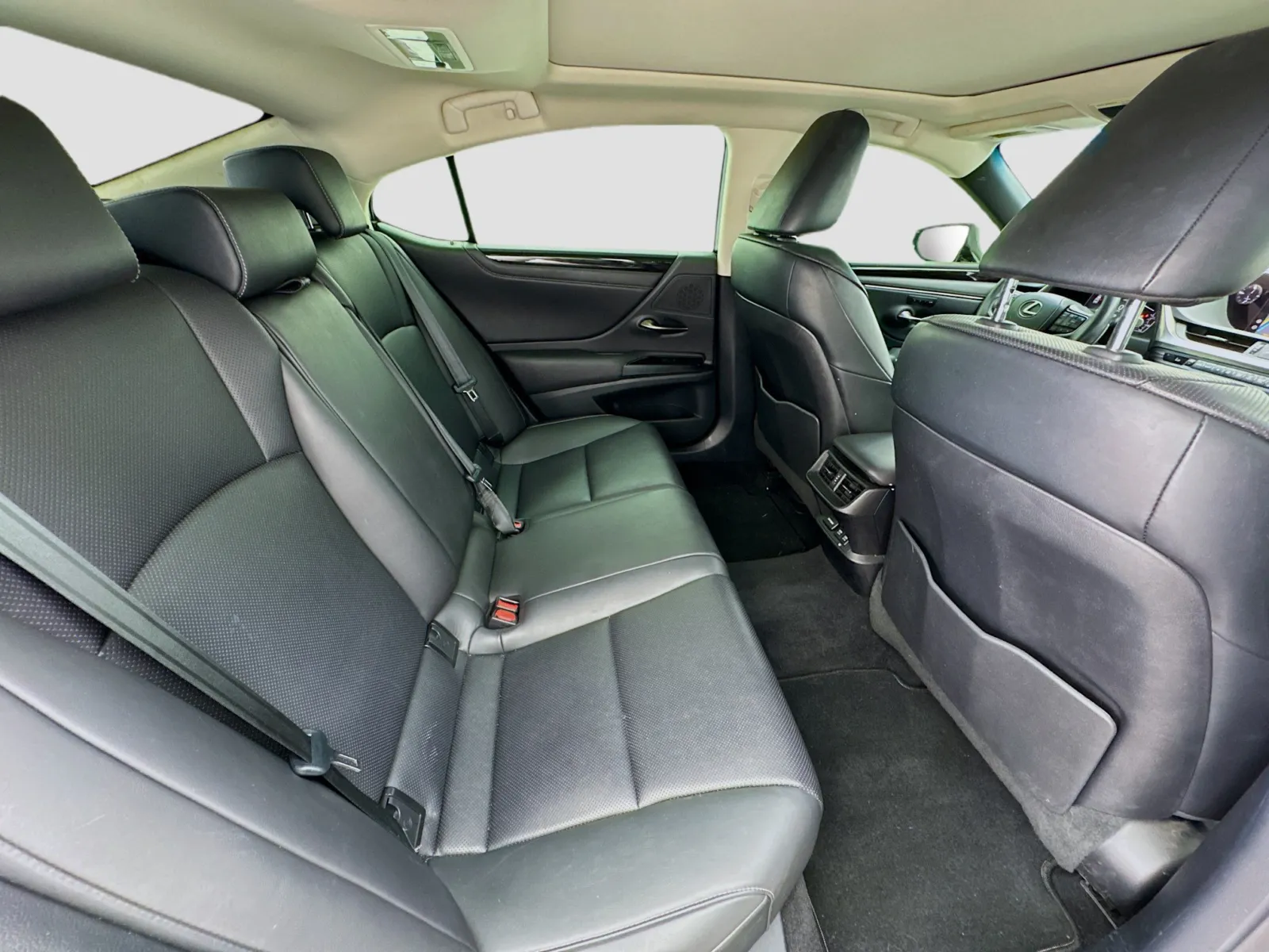 Lexus ES photo 18
