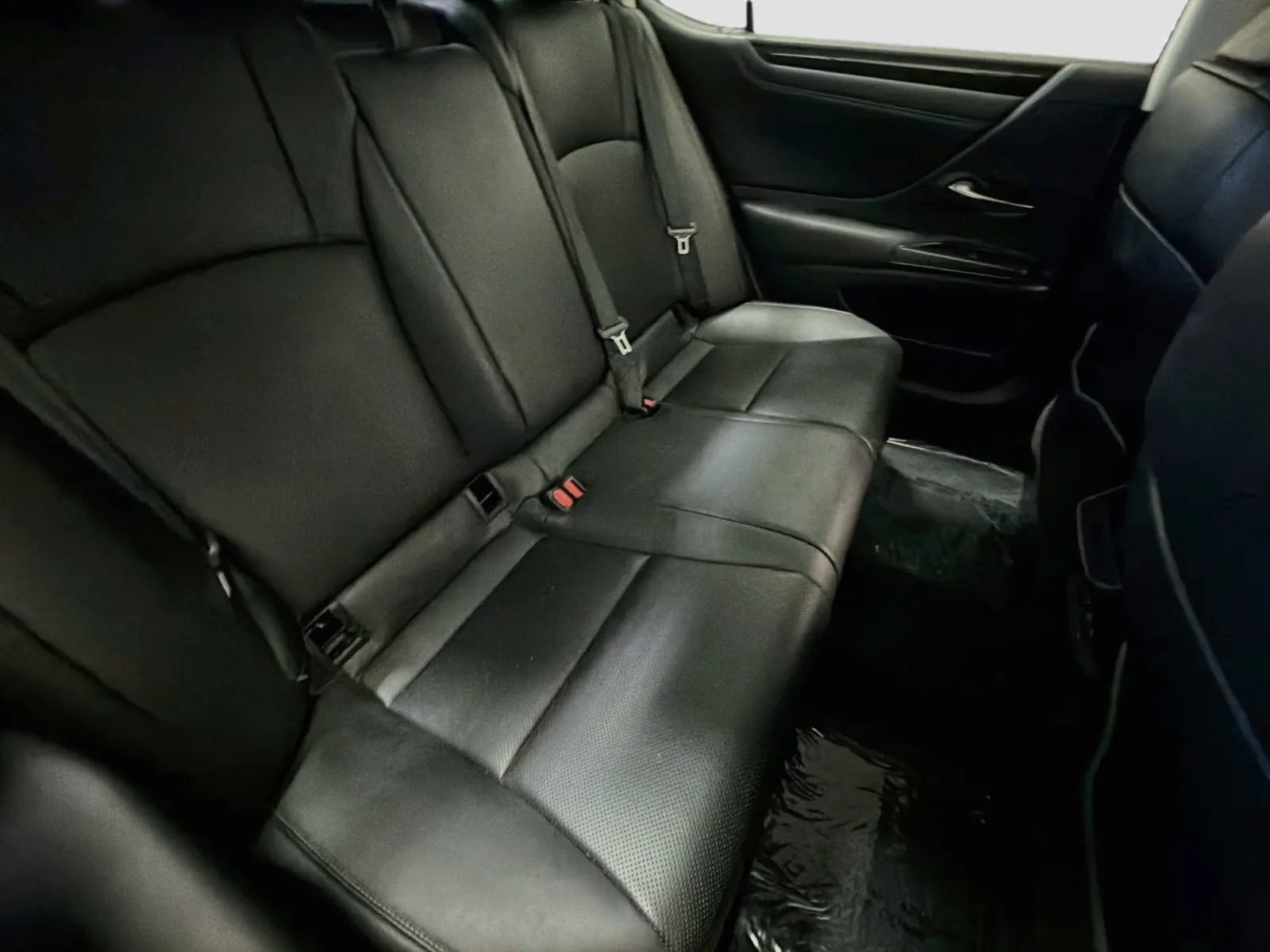 Lexus ES photo 14