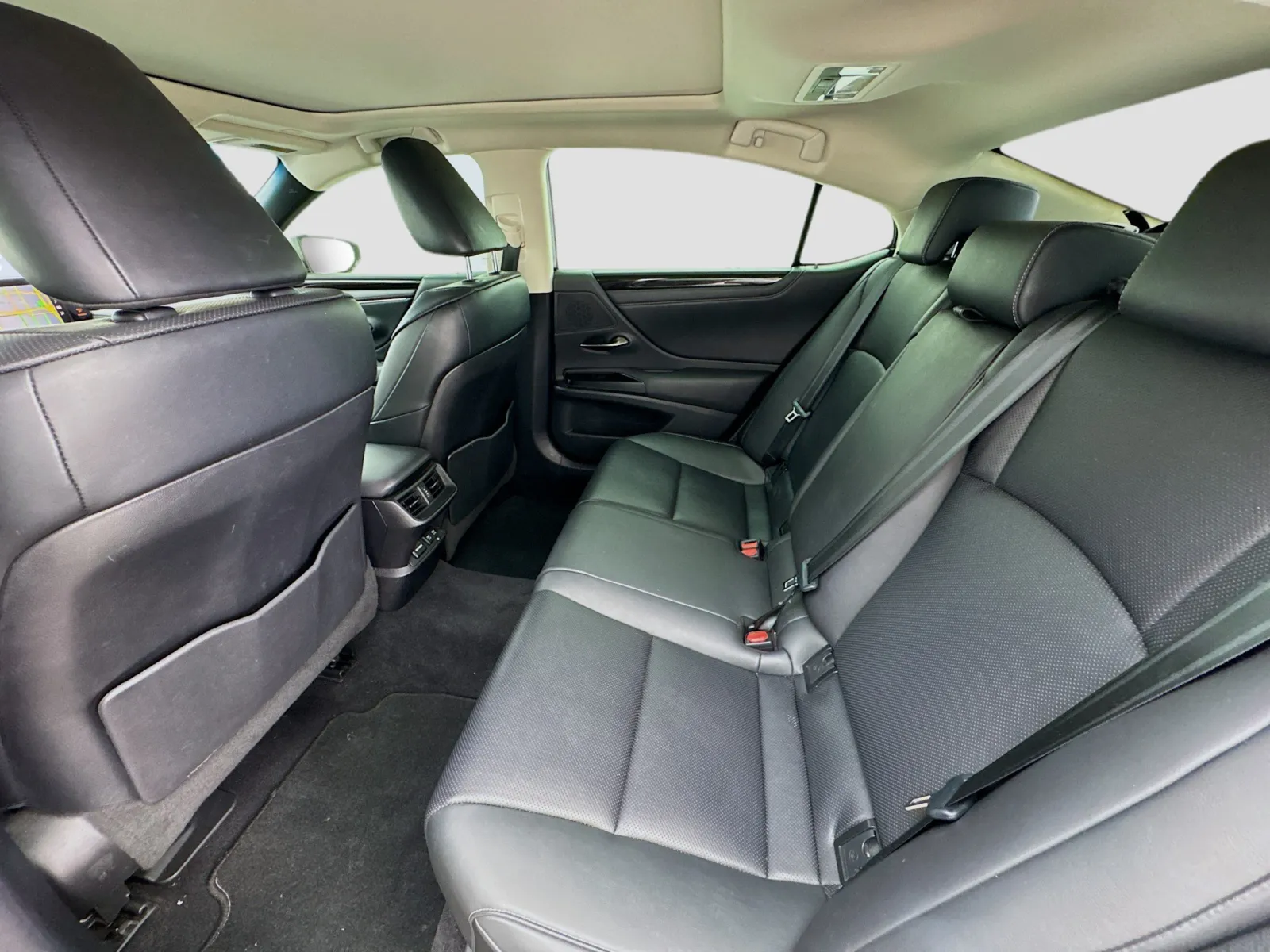 Lexus ES photo 16