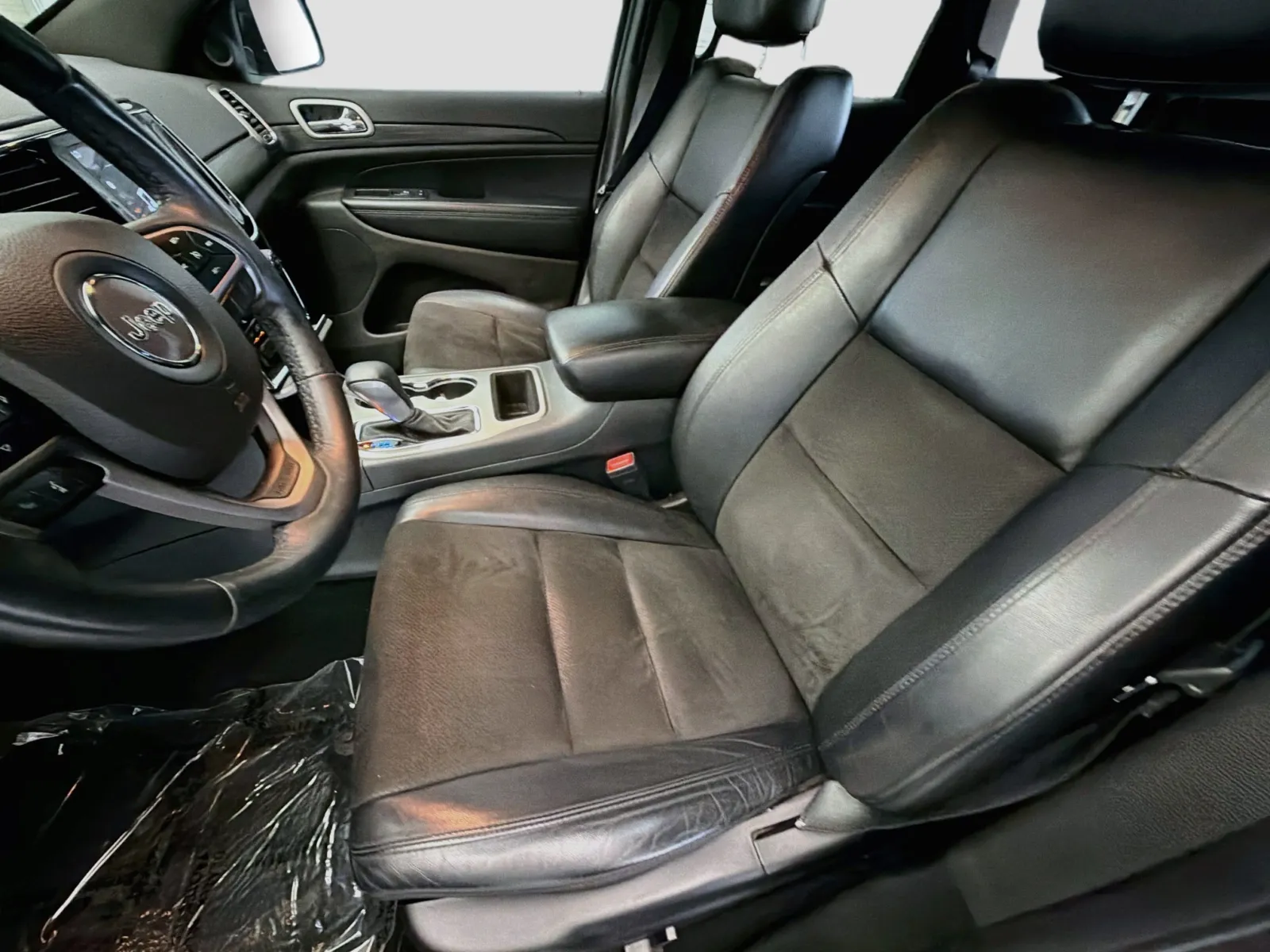 Jeep Grand Cherokee photo 11