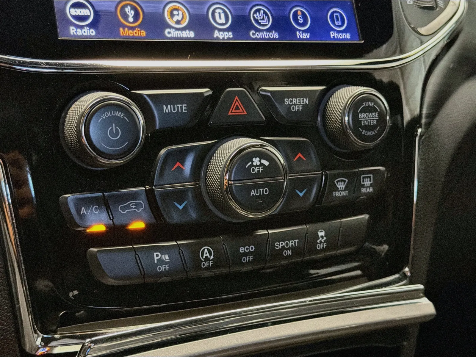 Jeep Grand Cherokee photo 10
