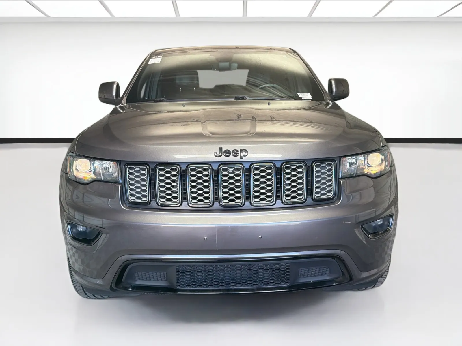 Jeep Grand Cherokee photo 2