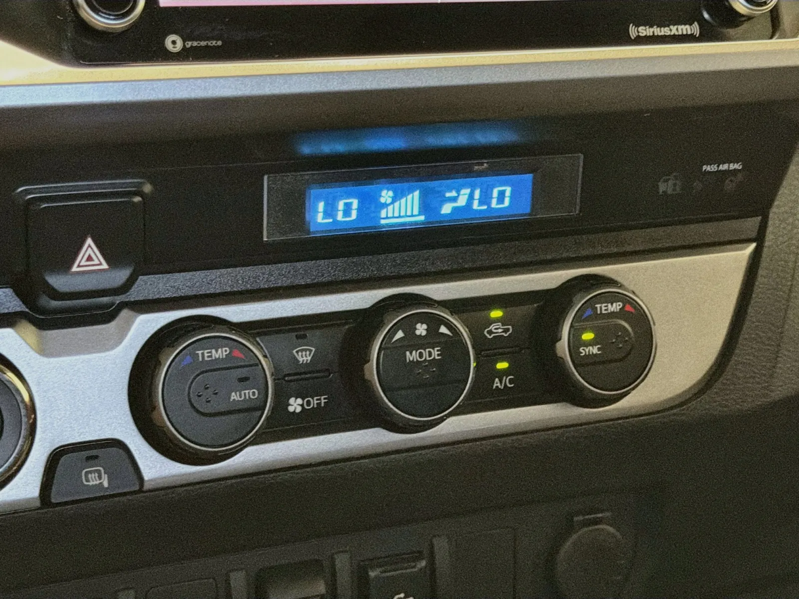 Toyota Tacoma photo 10