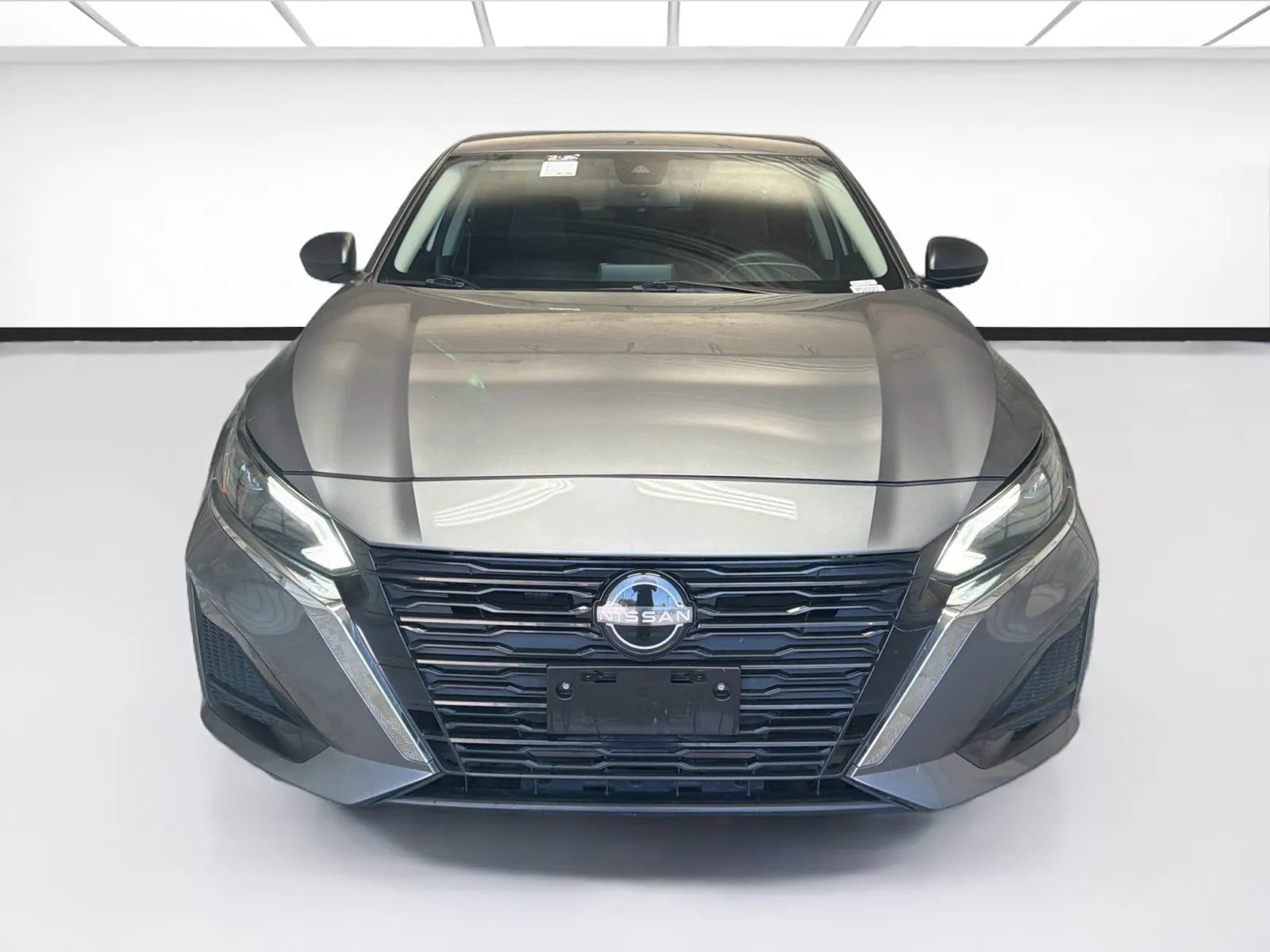 Nissan Altima photo 2