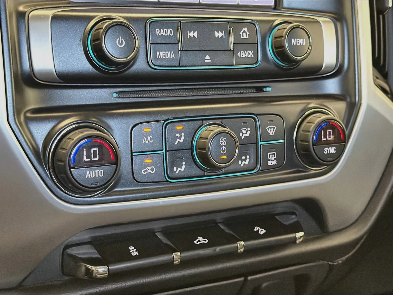 GMC Sierra photo 10