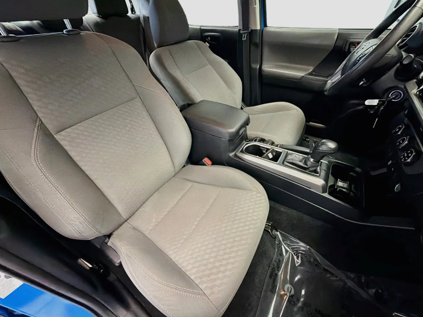 Toyota Tacoma photo 15