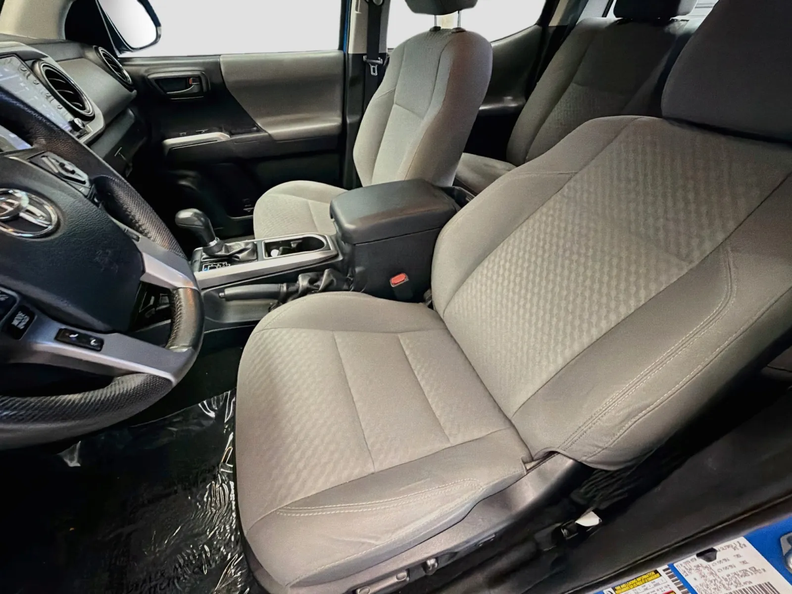Toyota Tacoma photo 11