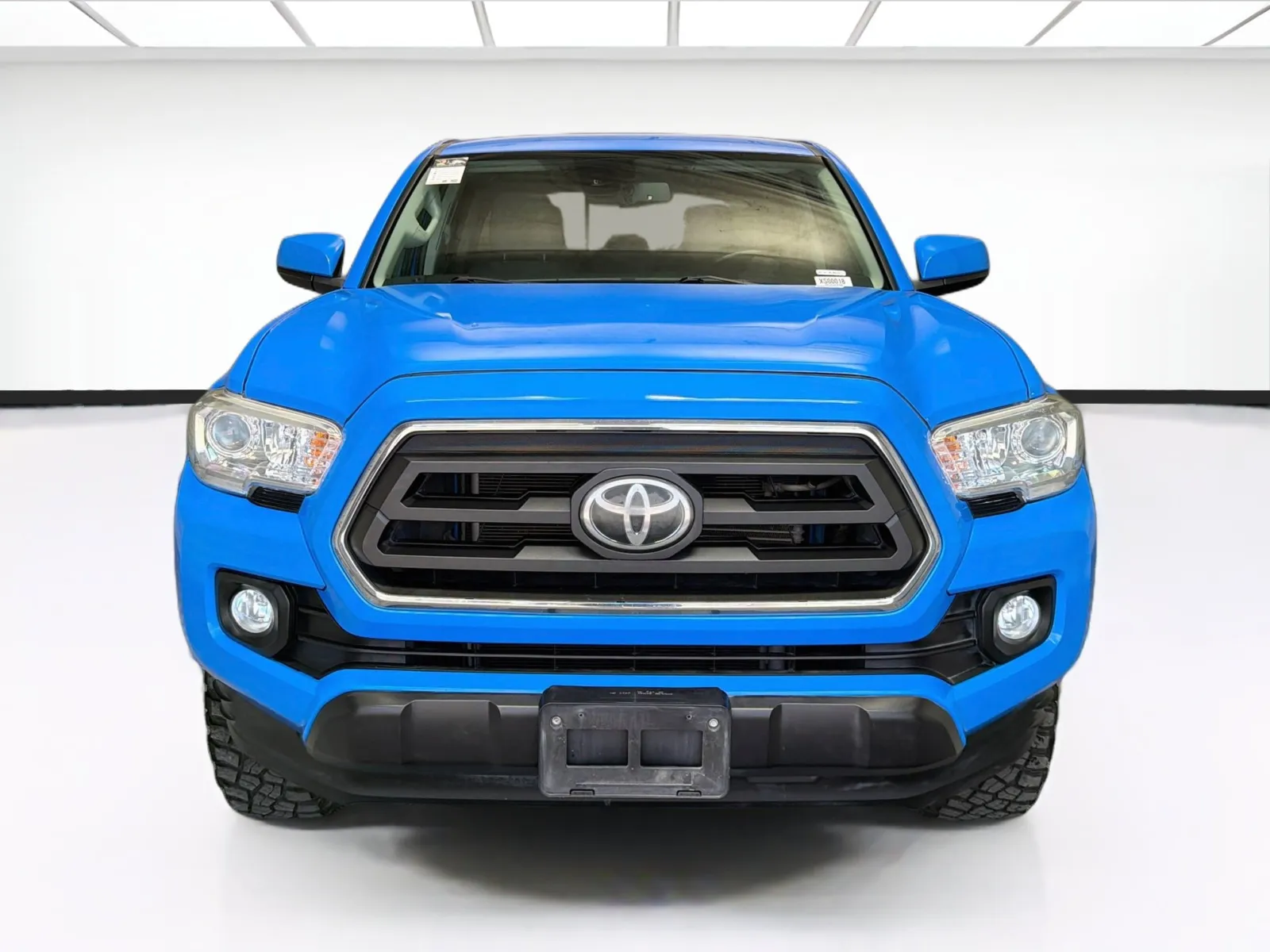 Toyota Tacoma photo 2