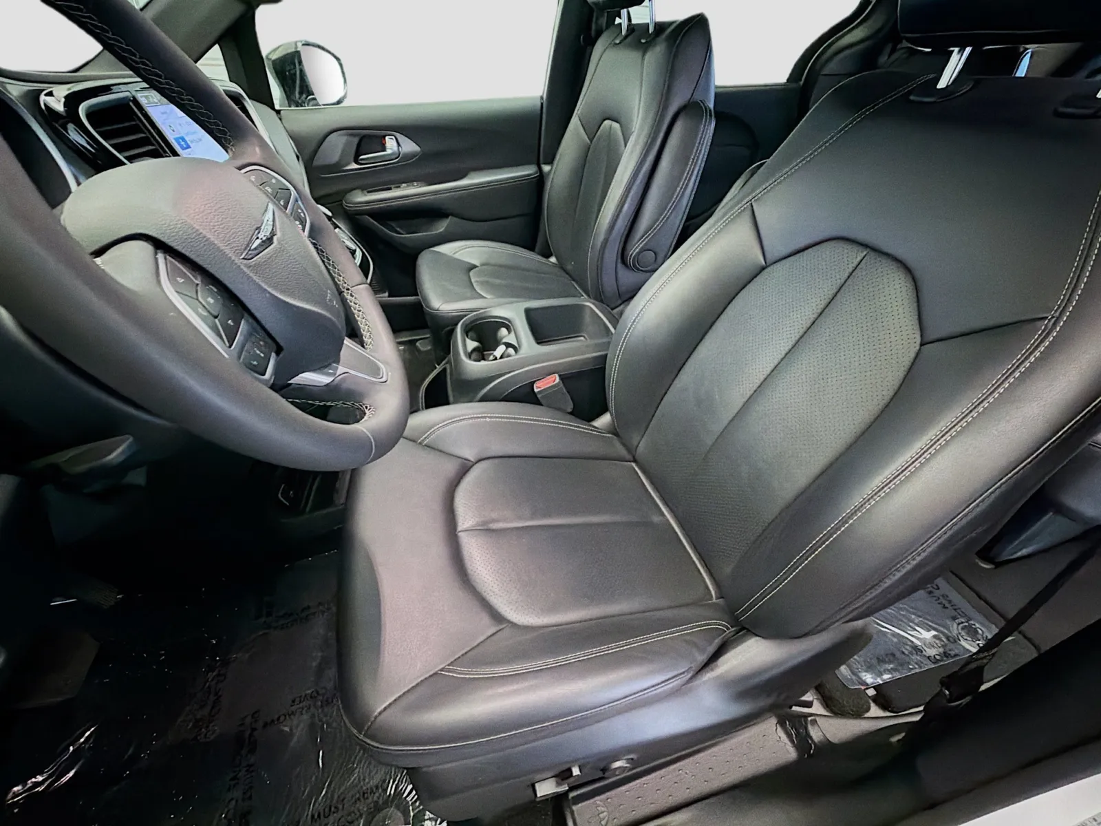 Chrysler Pacifica photo 11