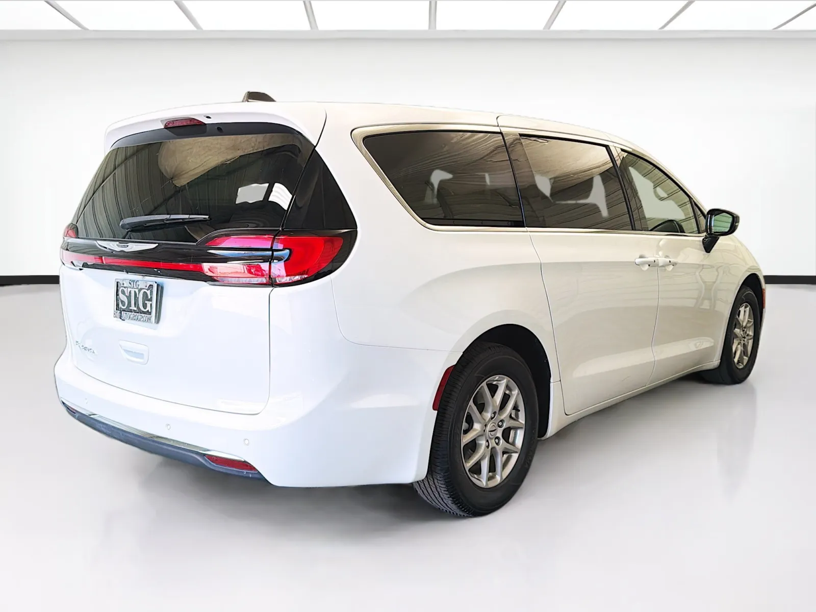 Chrysler Pacifica photo 4