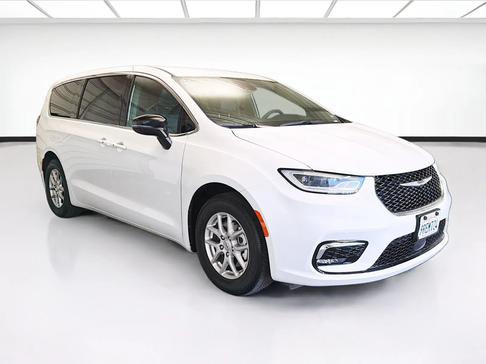 Chrysler Pacifica photo 3