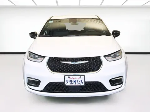 Photos of 2025 Chrysler Pacifica Select for sale in Montclair, CA at STG Montclair
