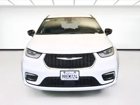 Photos of 2025 Chrysler Pacifica Select for sale in Montclair, CA at STG Montclair