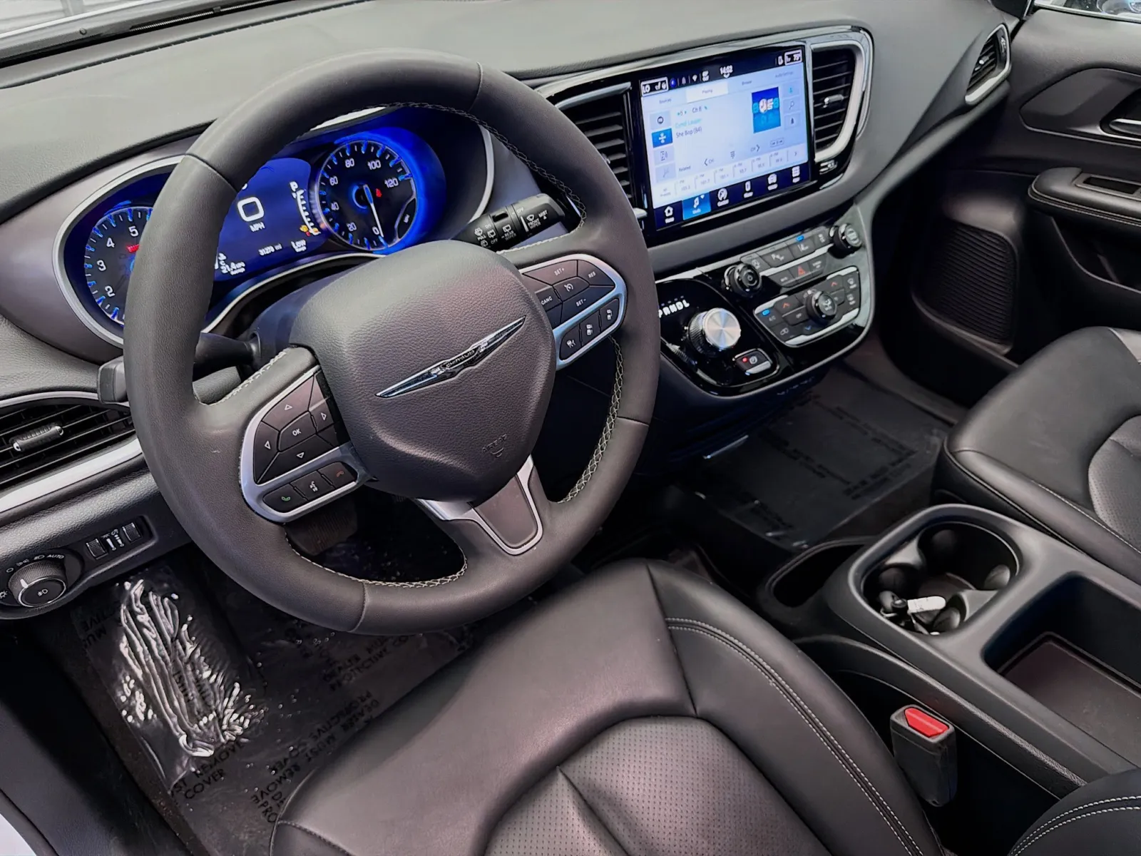 Chrysler Pacifica photo 7