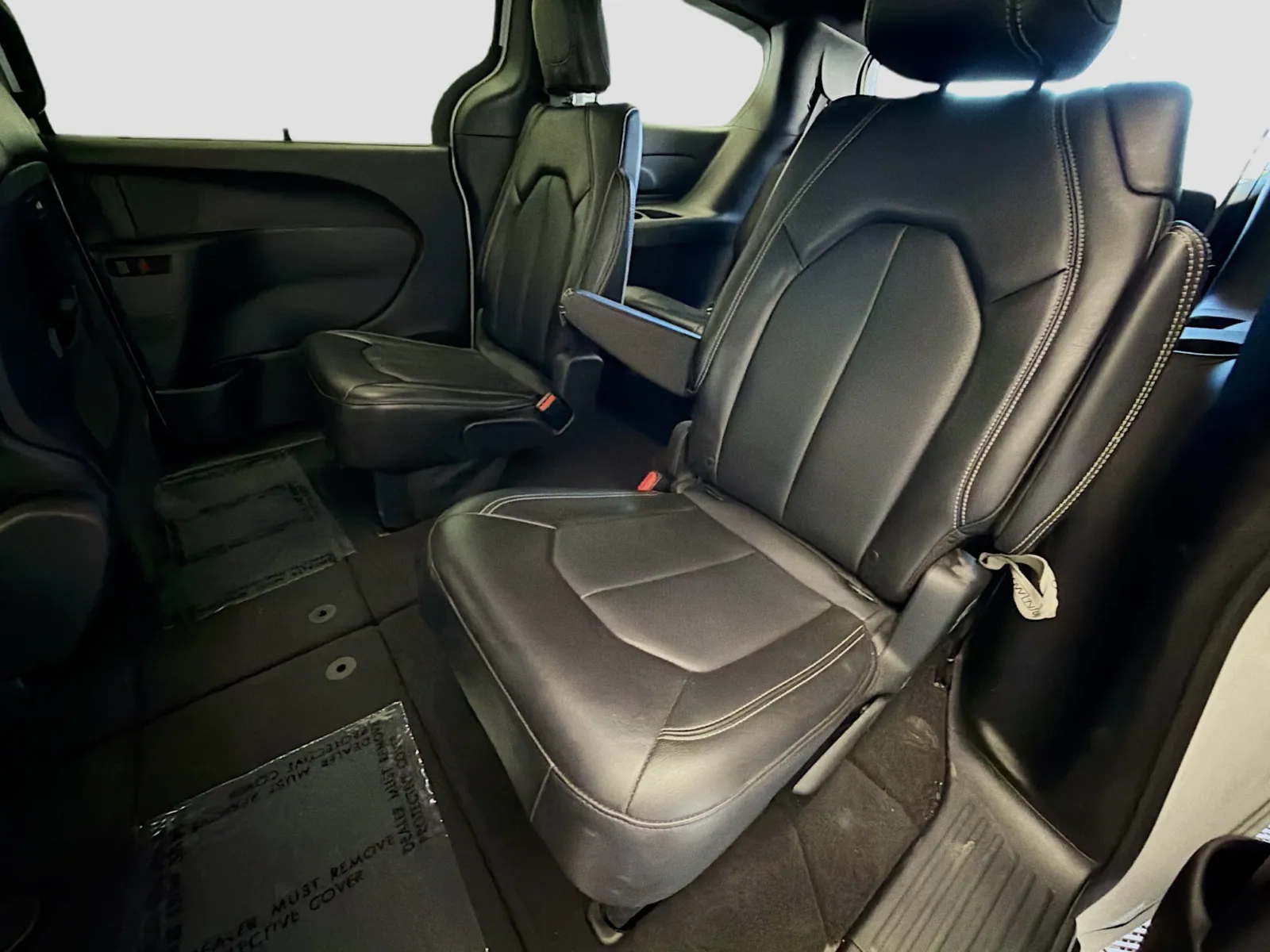 Chrysler Pacifica photo 13