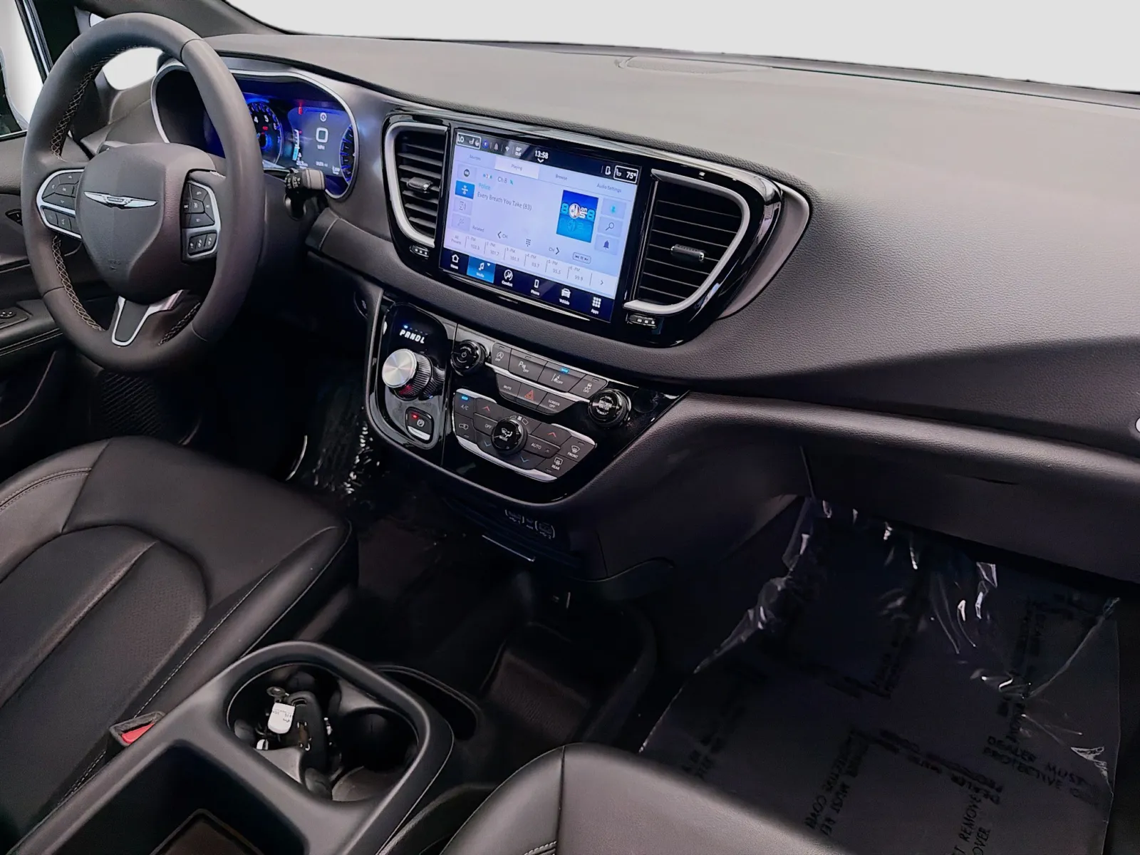 Chrysler Pacifica photo 12